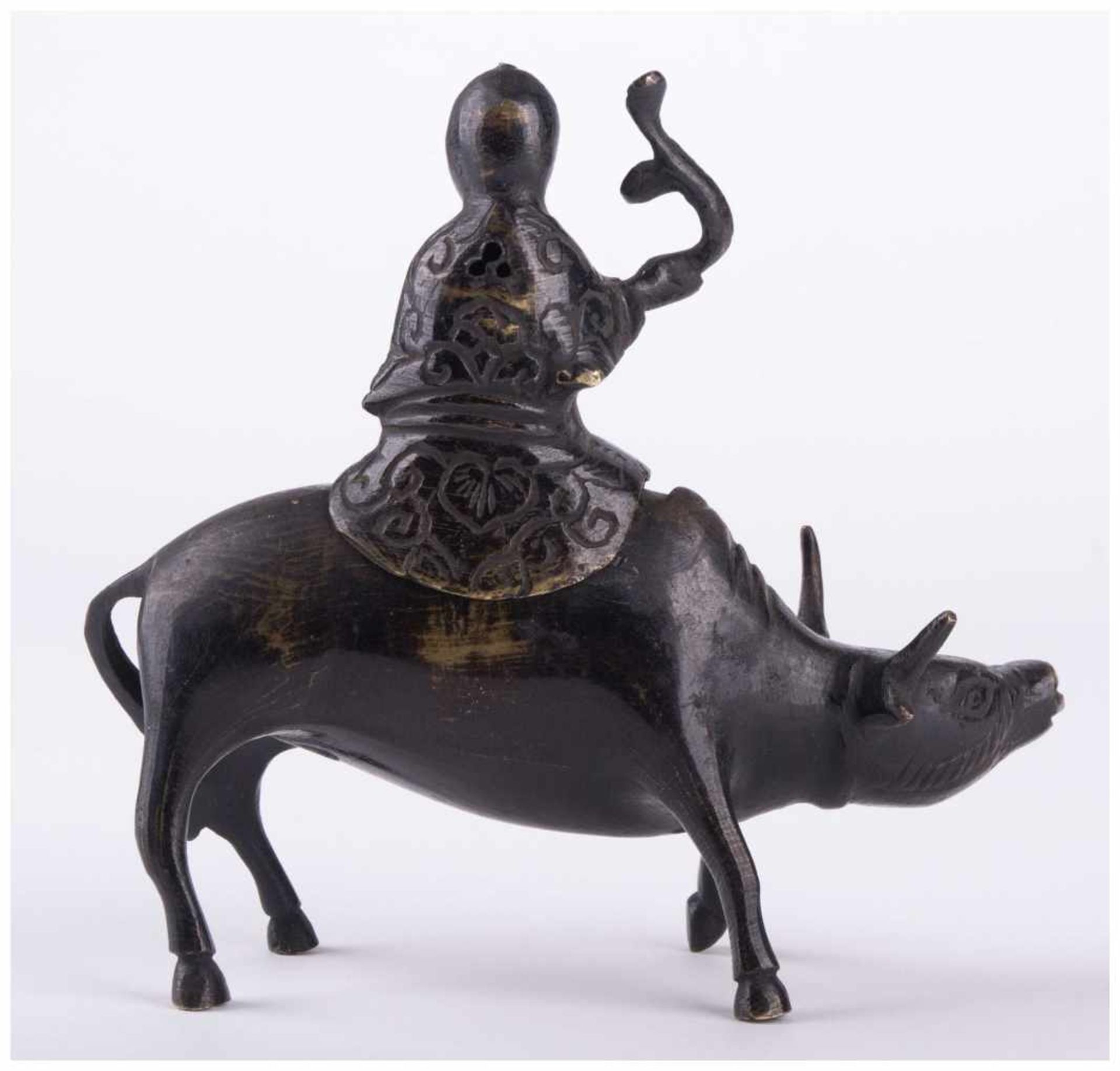 Figur China 19. Jhd. - Bronze, geistlicher auf Büffel reitend, Reiter abnehmbar, [...] - Image 8 of 10