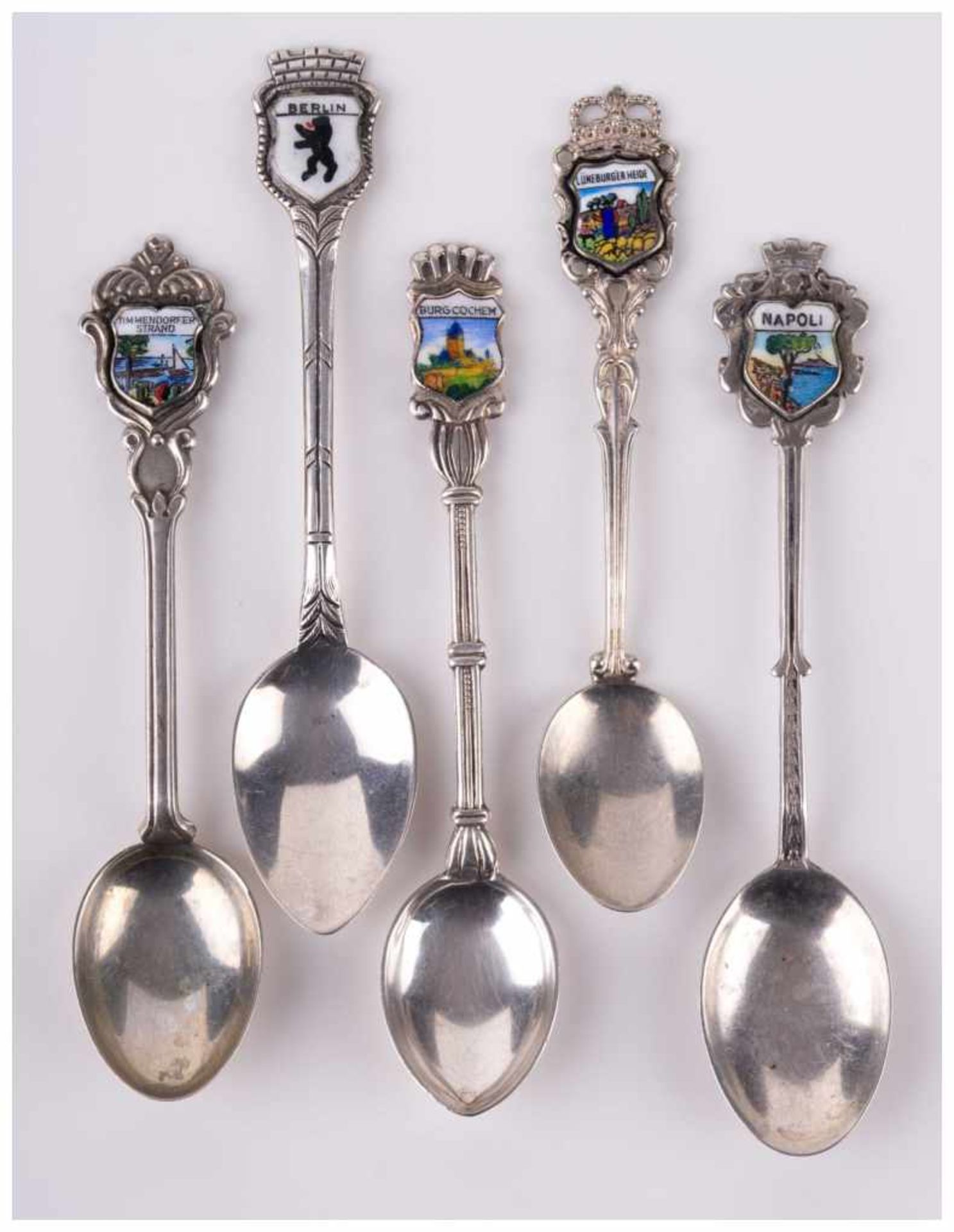 5 Andenkenlöffel um 1920/40 / 5 souvenir spoons, silver about 1920/40 - Silber [...]