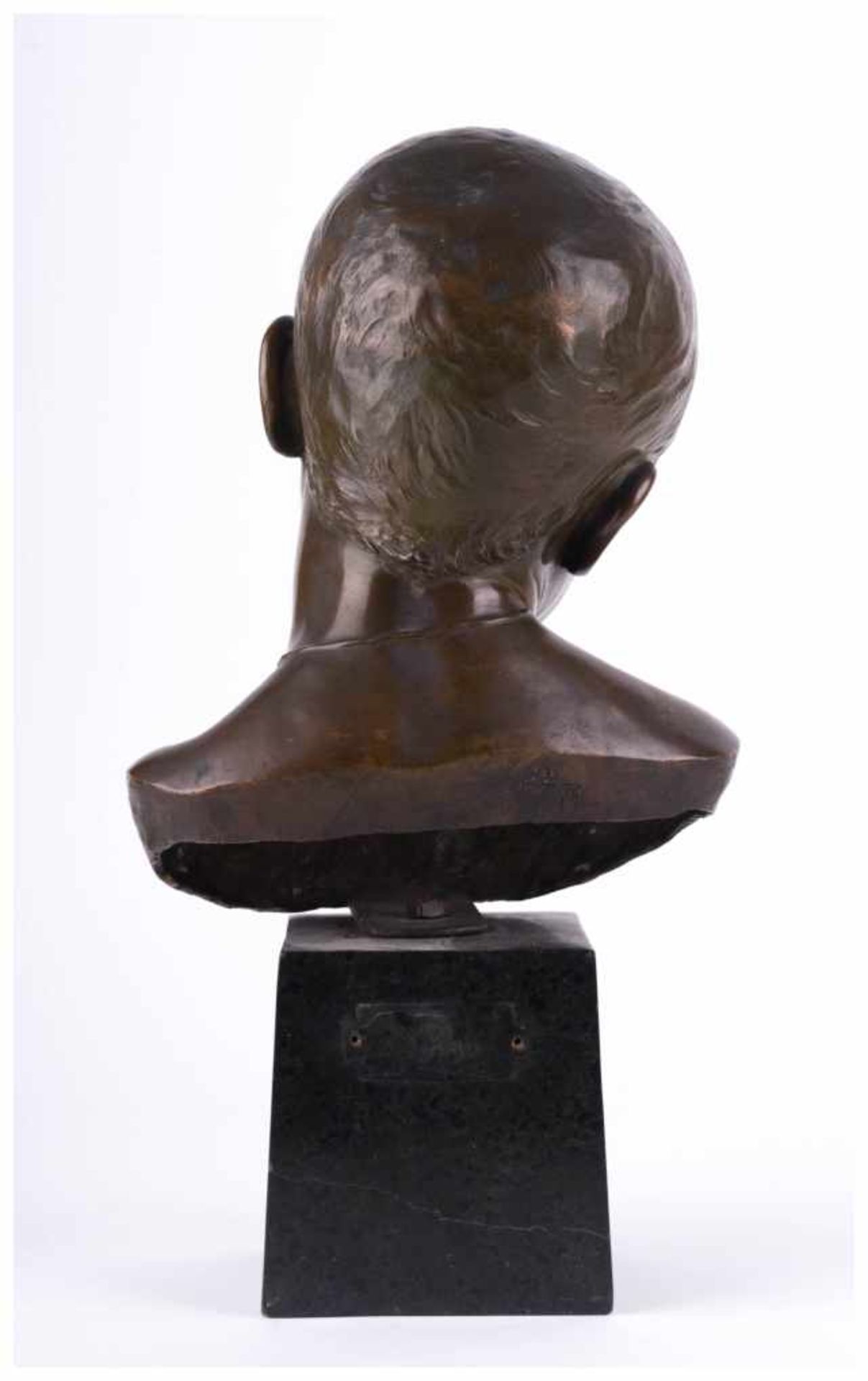 Monogrammist E.R. - "Knabenkopf" - Skulptur-Volumen, Bronze, Gesamthöhe 44 cm, - [...] - Image 8 of 10