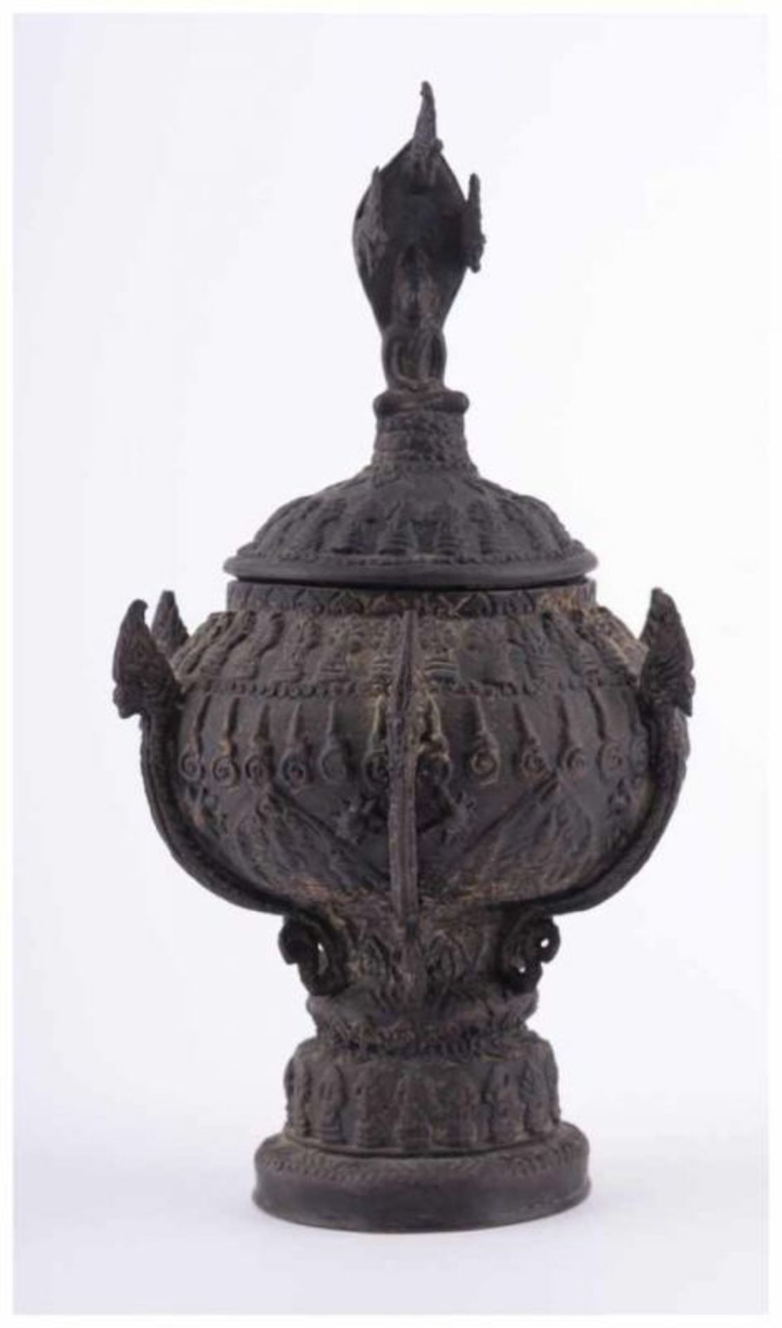 Deckelgefäß China 19./20. Jhd. / Lidded vessel, China 19th/20th century - Bronze, [...] - Image 2 of 14