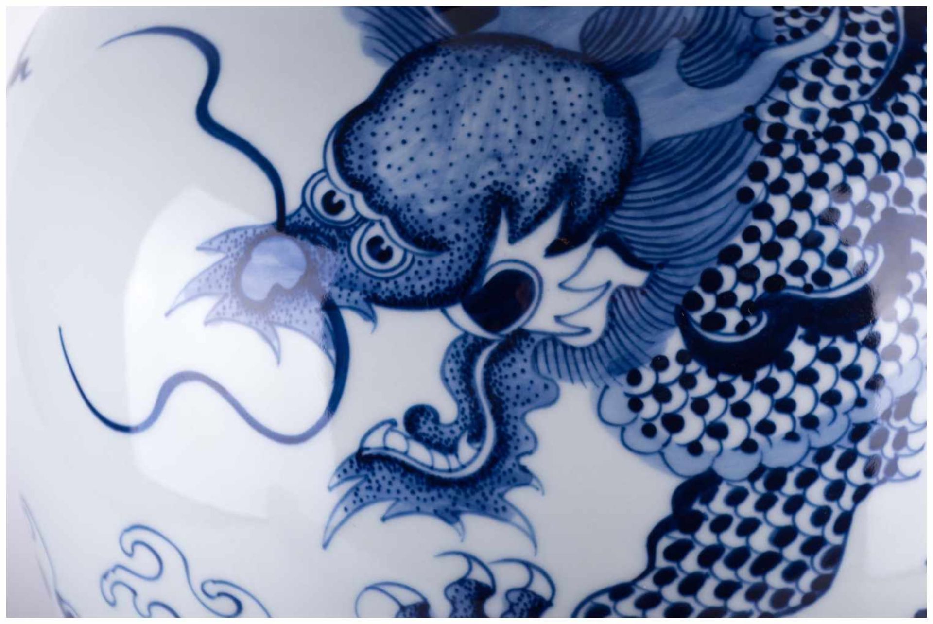 Vase China - Porzellan, blau weißer Drachendekor, Unterglasur, unterm Stand blaue [...] - Bild 8 aus 10