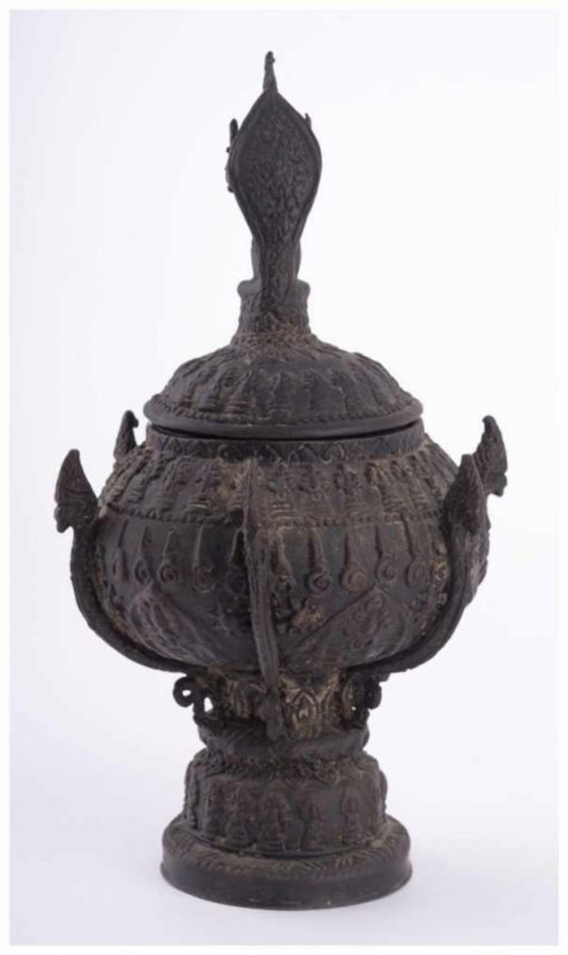Deckelgefäß China 19./20. Jhd. / Lidded vessel, China 19th/20th century - Bronze, [...] - Image 4 of 14