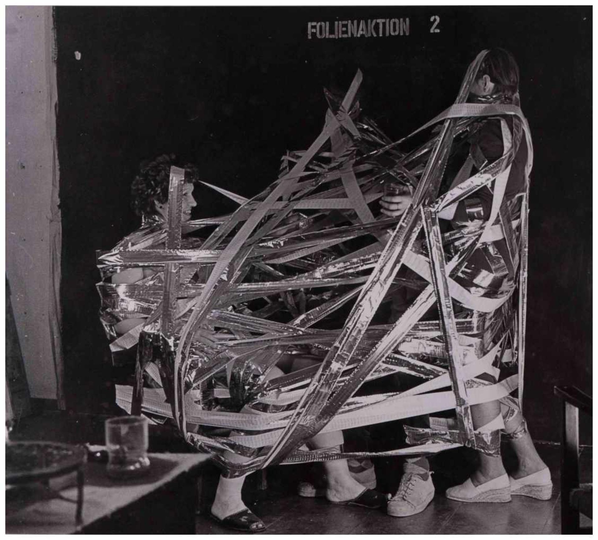 Klaus TOBER (1950-1994) - "Folienaktion 2" - Fotografie, 30,1 cm x 40,4 cm, - [...]
