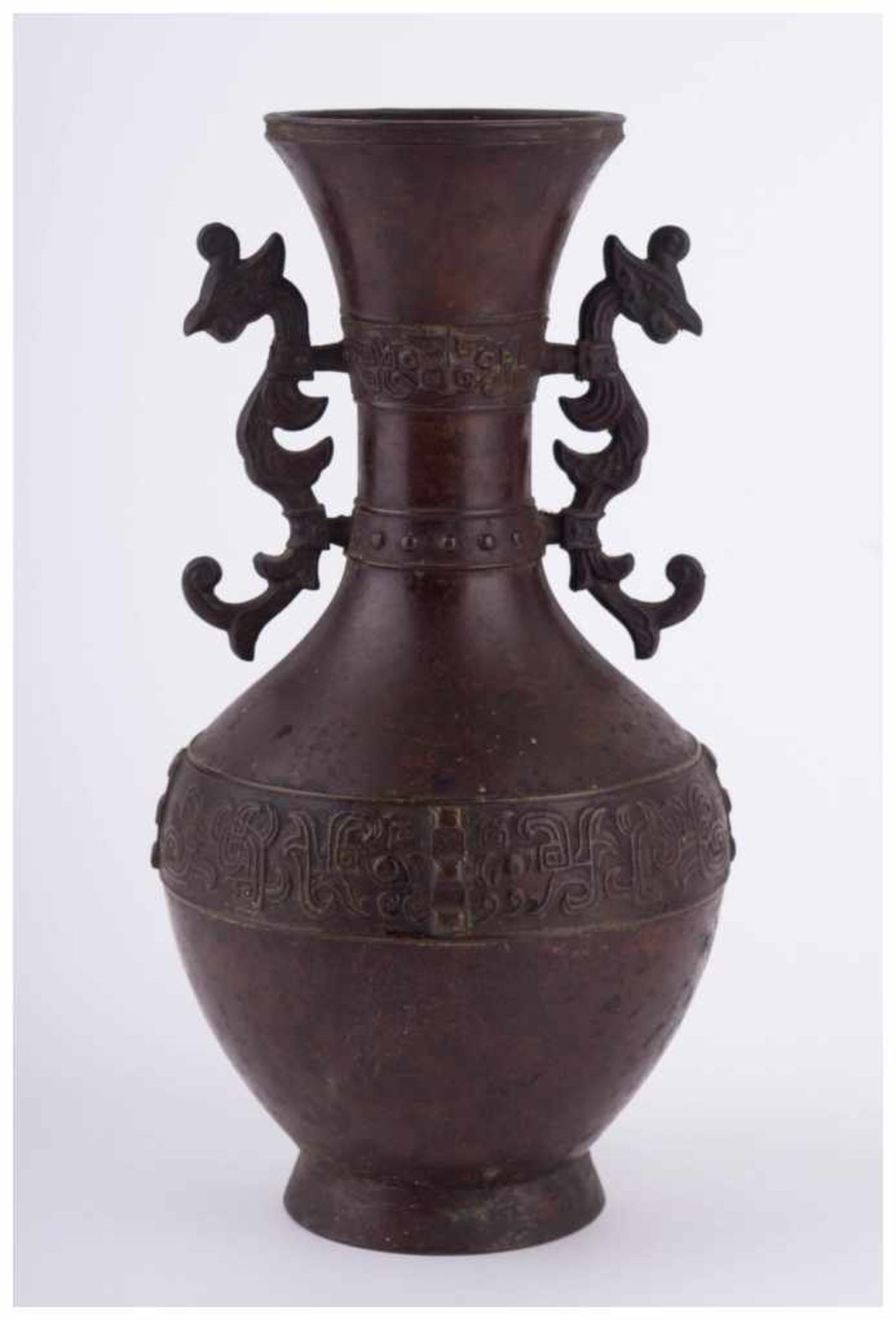 asiatische Vase 19./20. Jhd. / Asian vase, 19th/20th century - Bronze, mit [...]