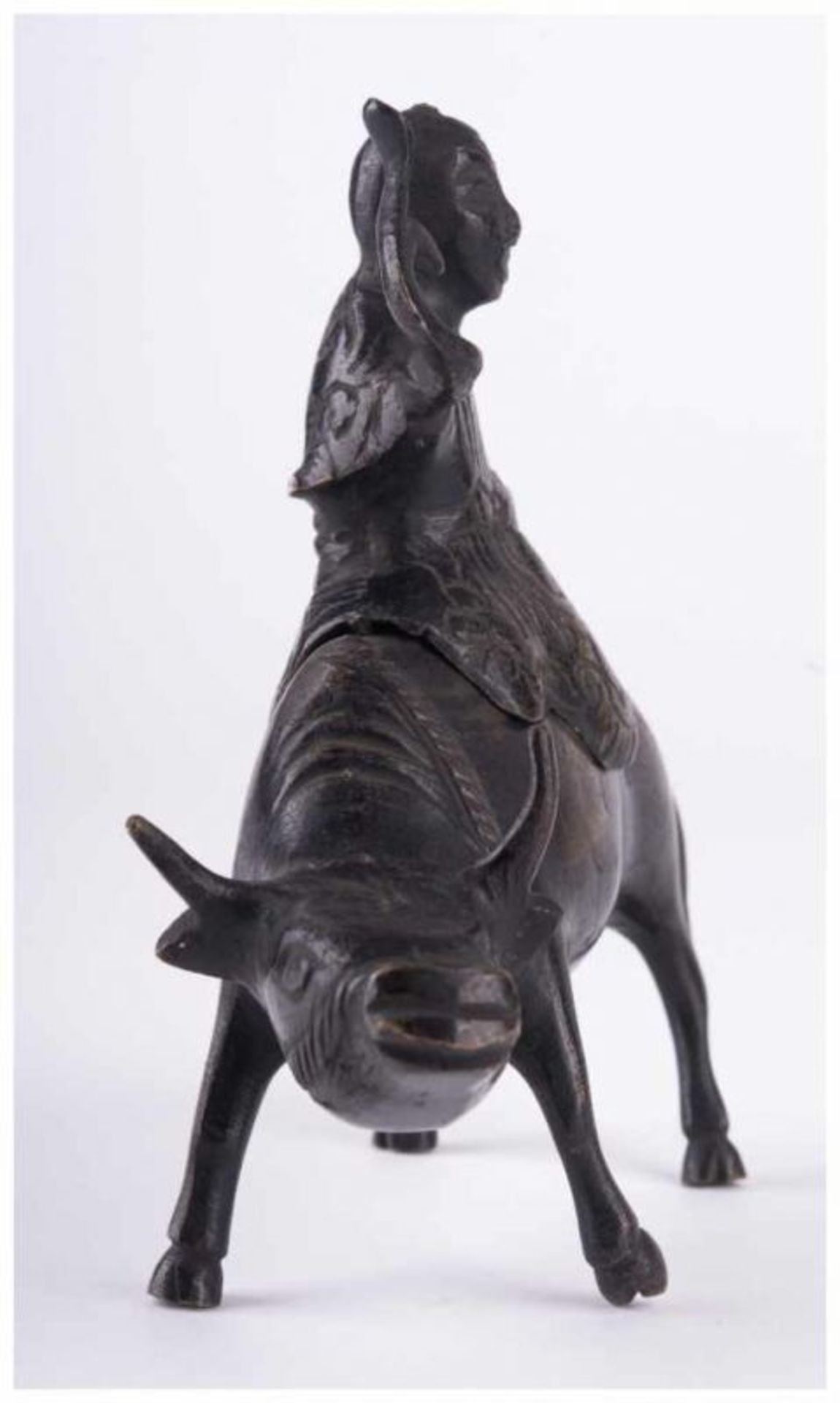 Figur China 19. Jhd. - Bronze, geistlicher auf Büffel reitend, Reiter abnehmbar, [...] - Image 3 of 10