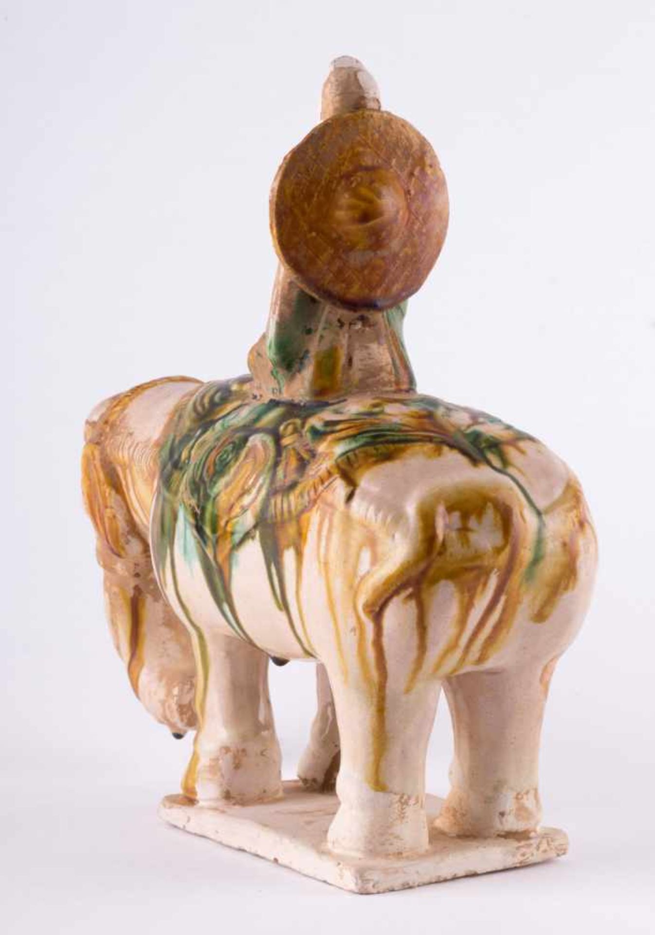 Elefant mit Reiter, China / Elephant with rider, China Keramikskulptur, teilweise glasiert, - Bild 3 aus 6