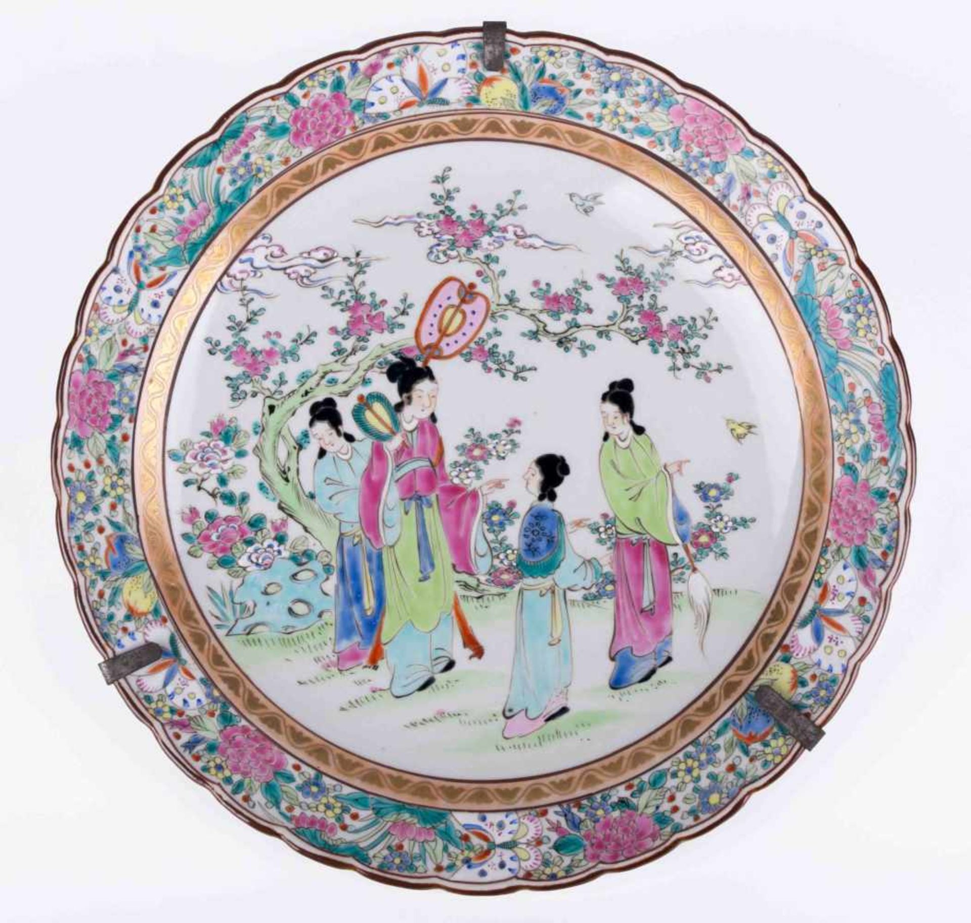 großer Wandteller China Famille Rose 19. Jhd. / Large wall-plate, China famile rose 19th century