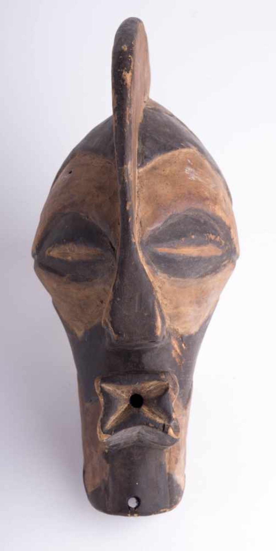 Songe Mask Rep. Zaire Holz, ca. 26 cm x 11 cm x 12,5 cm Provenienz: Alte Diplomaten-Sammlung wood,