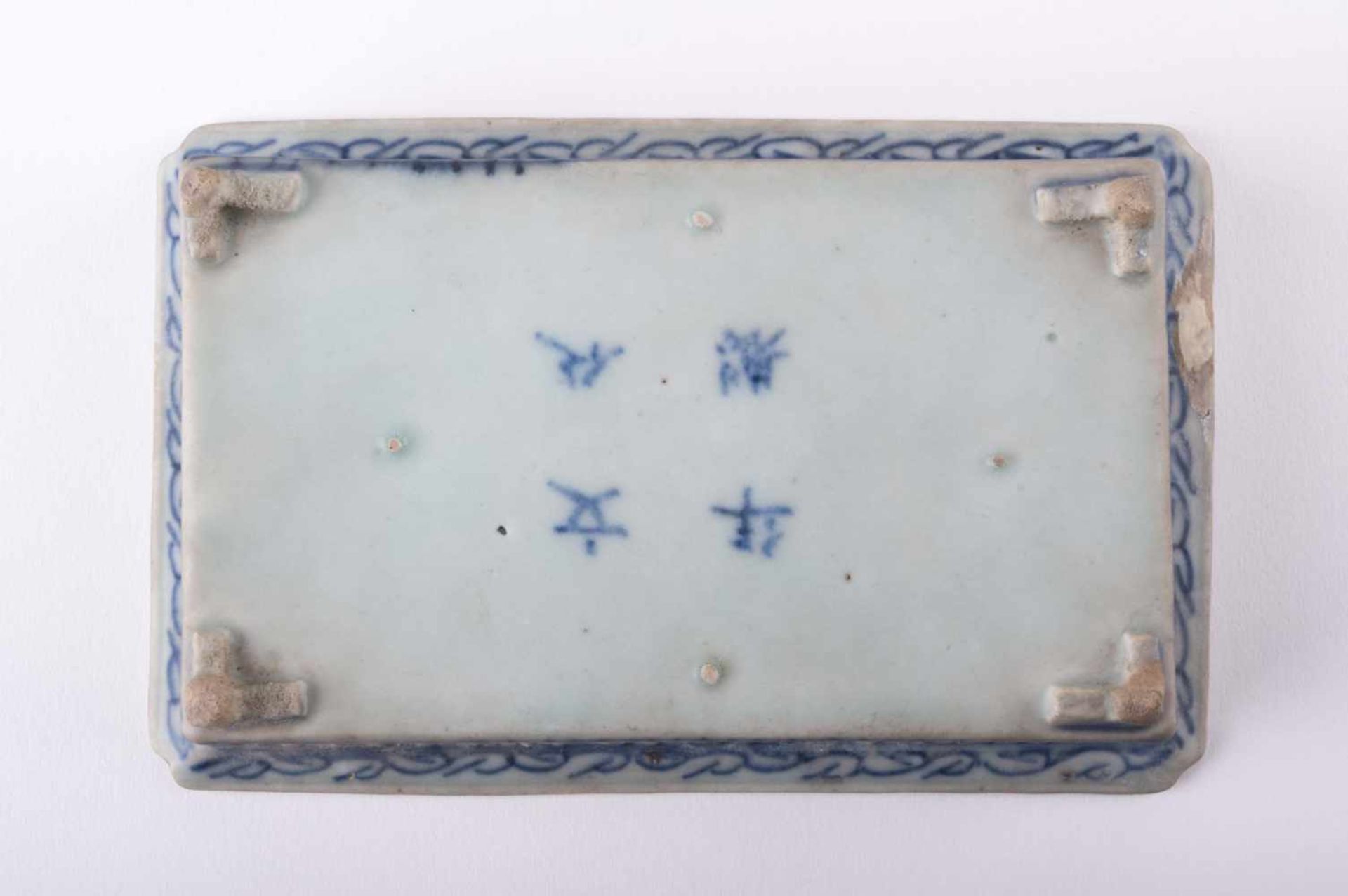 Schale China 18./19. Jhd. / Bowl, China 19th/20th century Rand umlaufend mit Ornamentdekor bemalt, - Bild 4 aus 4