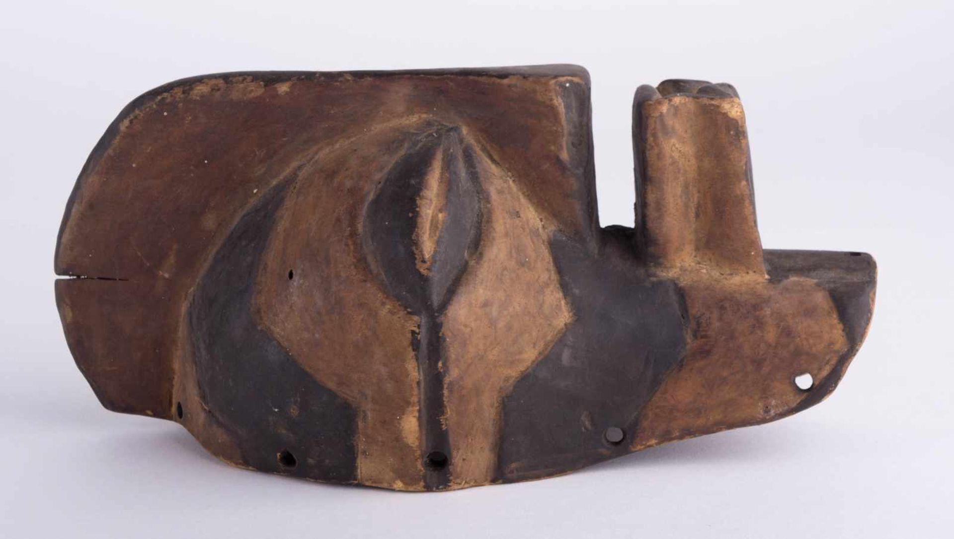 Songe Mask Rep. Zaire Holz, ca. 26 cm x 11 cm x 12,5 cm Provenienz: Alte Diplomaten-Sammlung wood, - Bild 2 aus 3