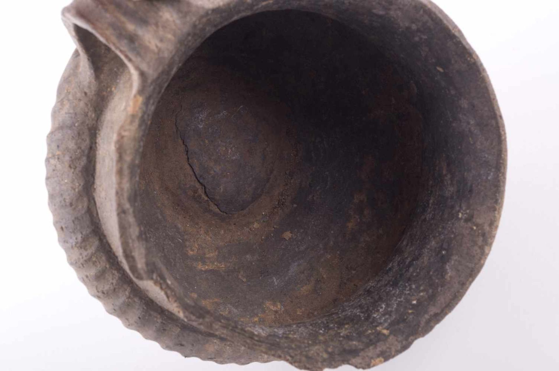 Tongefäß 600 - 800 v.Chr. am oberen Rand des Gefäßes gibt es eine Beschädigung, H: 11,7 cm, Ø 15 cm, - Bild 4 aus 6