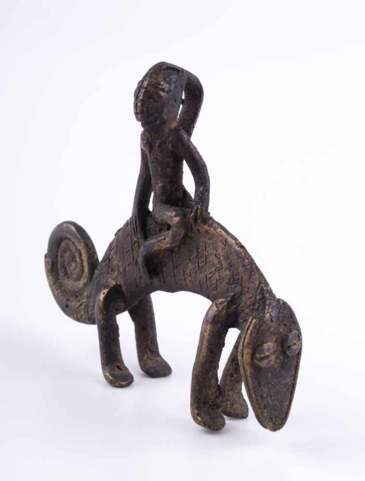 Ashanti Figur Afrika um 1900 / Ashanti figure, Africa about 1900 Goldgewicht, Bronze, 62 mm x 72 mm, - Bild 3 aus 3