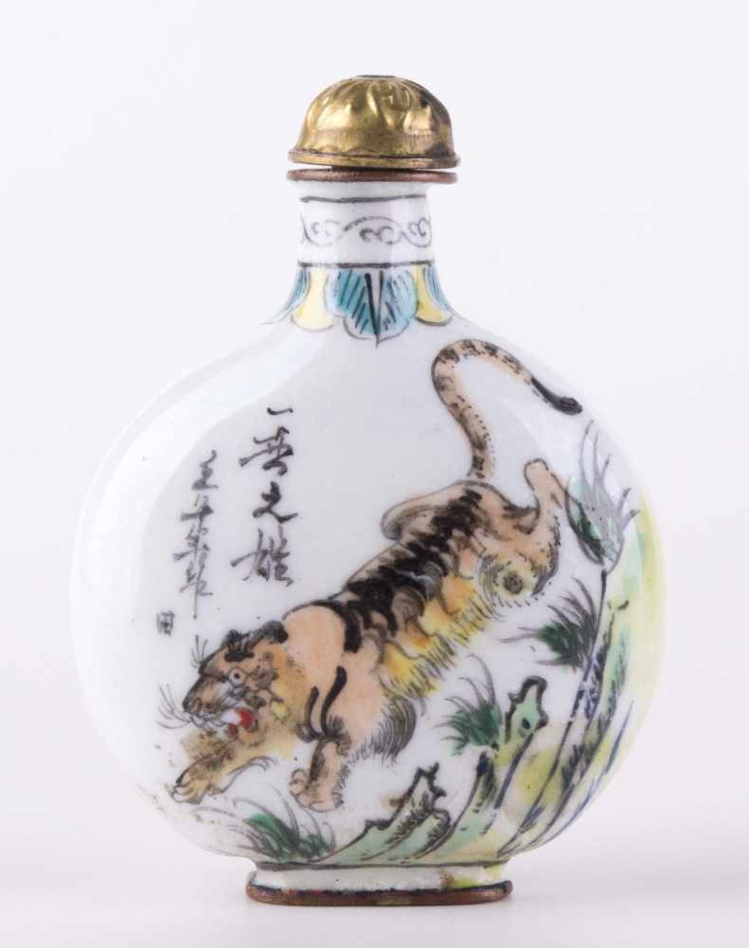 Snuff Bottle China 19. Jhd. Porzellan, vorder- und rückseitig fein bemalt mit Tiger, signiert, H: