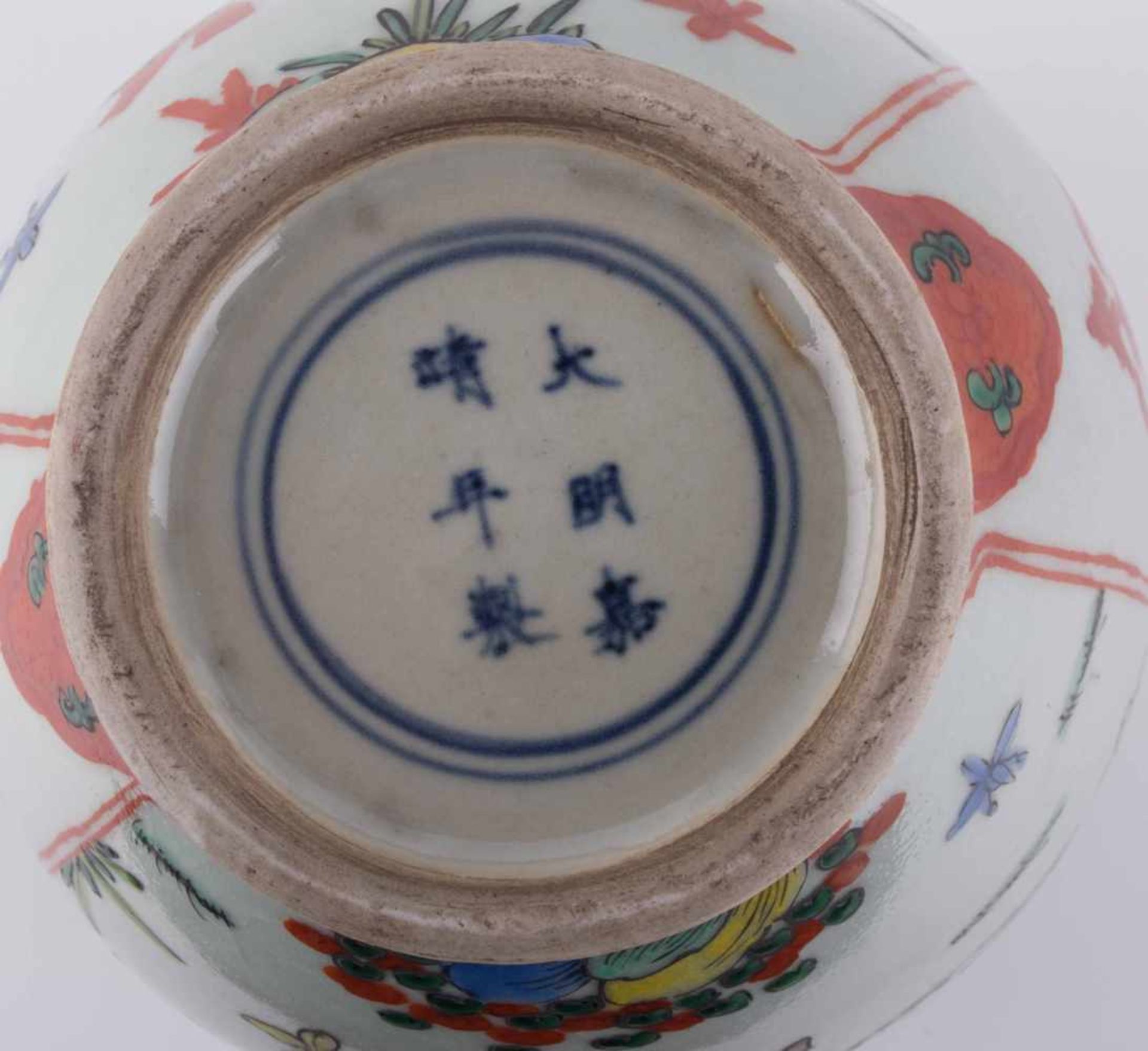 Vase China 19./20. Jhd. ? umlaufend reliefierter floraler-, Ornament- und Landschaftsdekor mit - Image 7 of 7