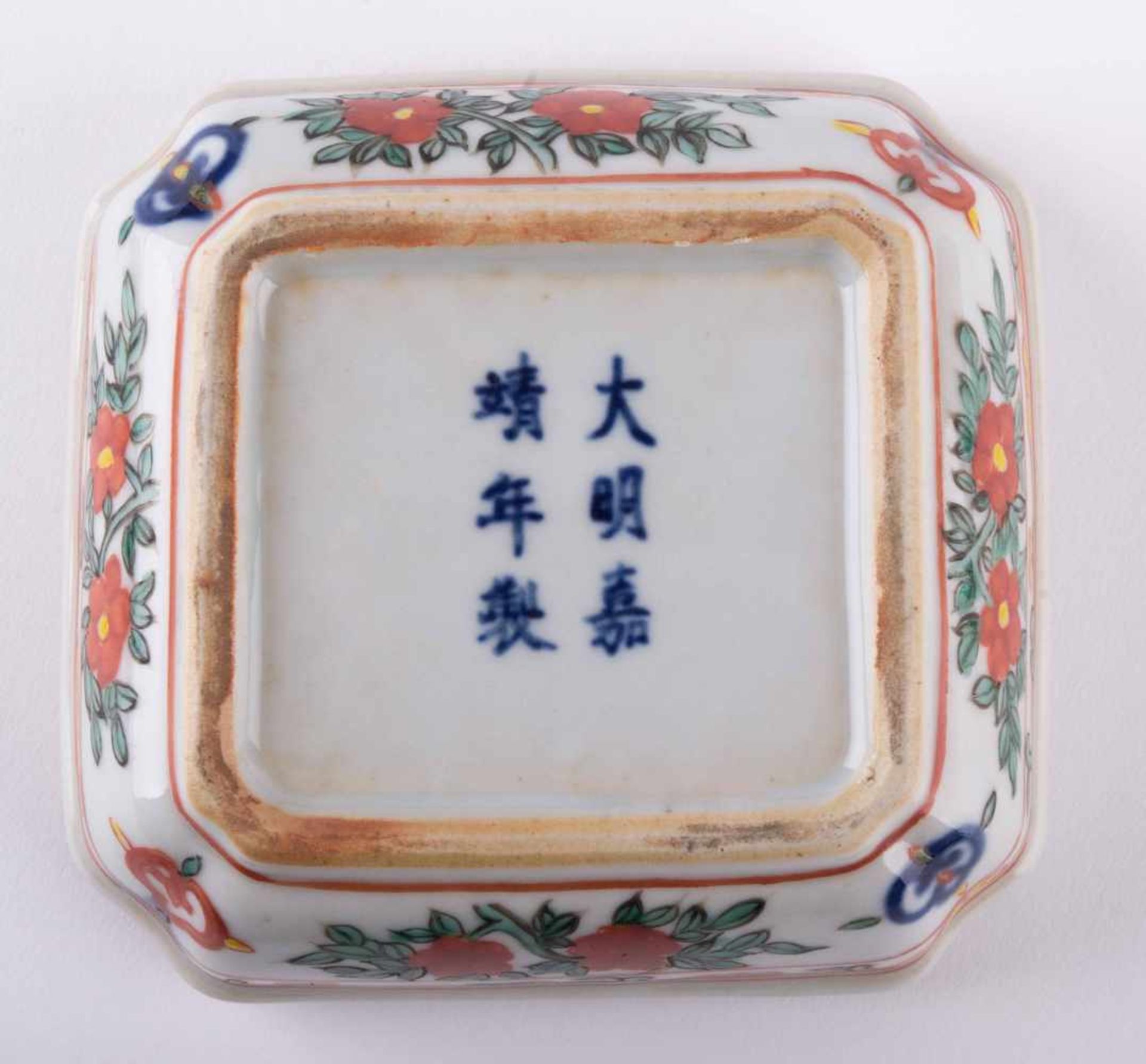 Deckeldose China / Lidded bowl, China alte Dose wohl aus der Kangxi Periode, umlaufend mit - Bild 5 aus 5