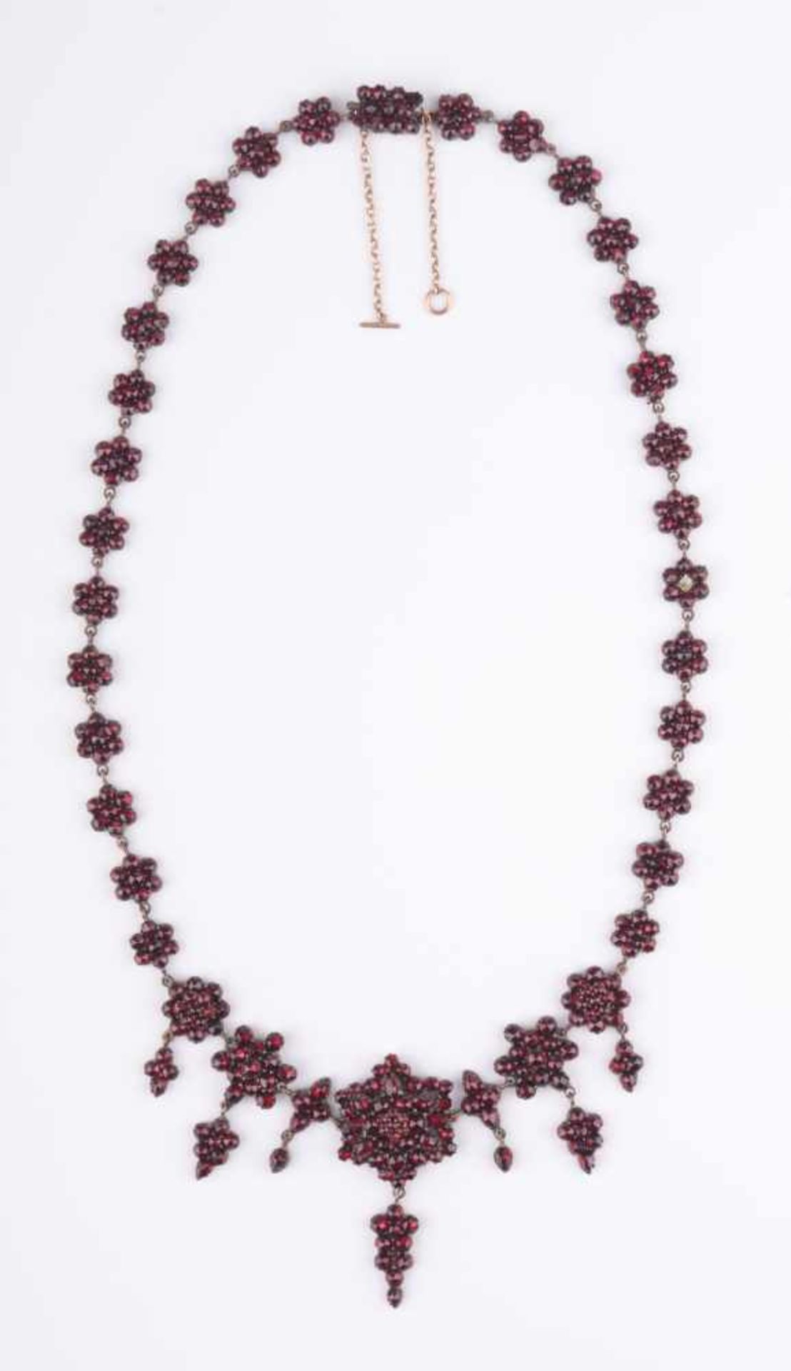 Granatcollier Böhmen um 1900 / Garnet necklace, Bohemia about 1900 L: ca. 48 cm - Bild 3 aus 8