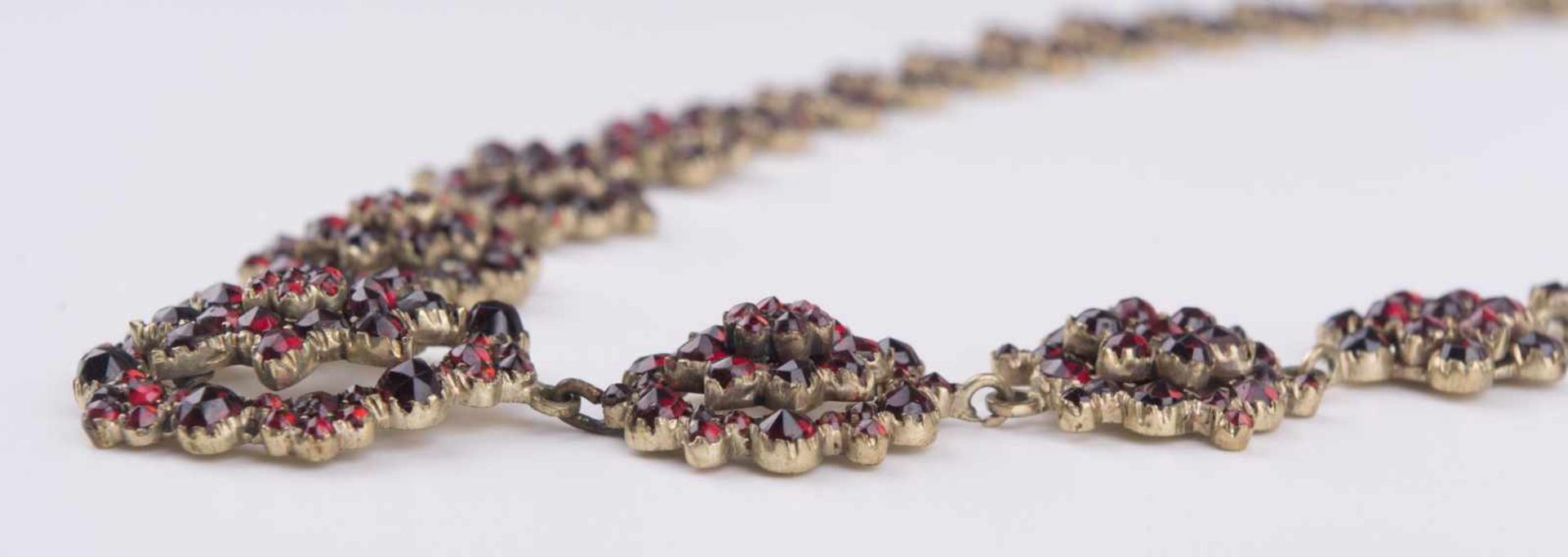 Granatcollier Böhmen um 1900 / Garnet necklace, Bohemia about 1900 L: ca. 50 cm - Bild 5 aus 10