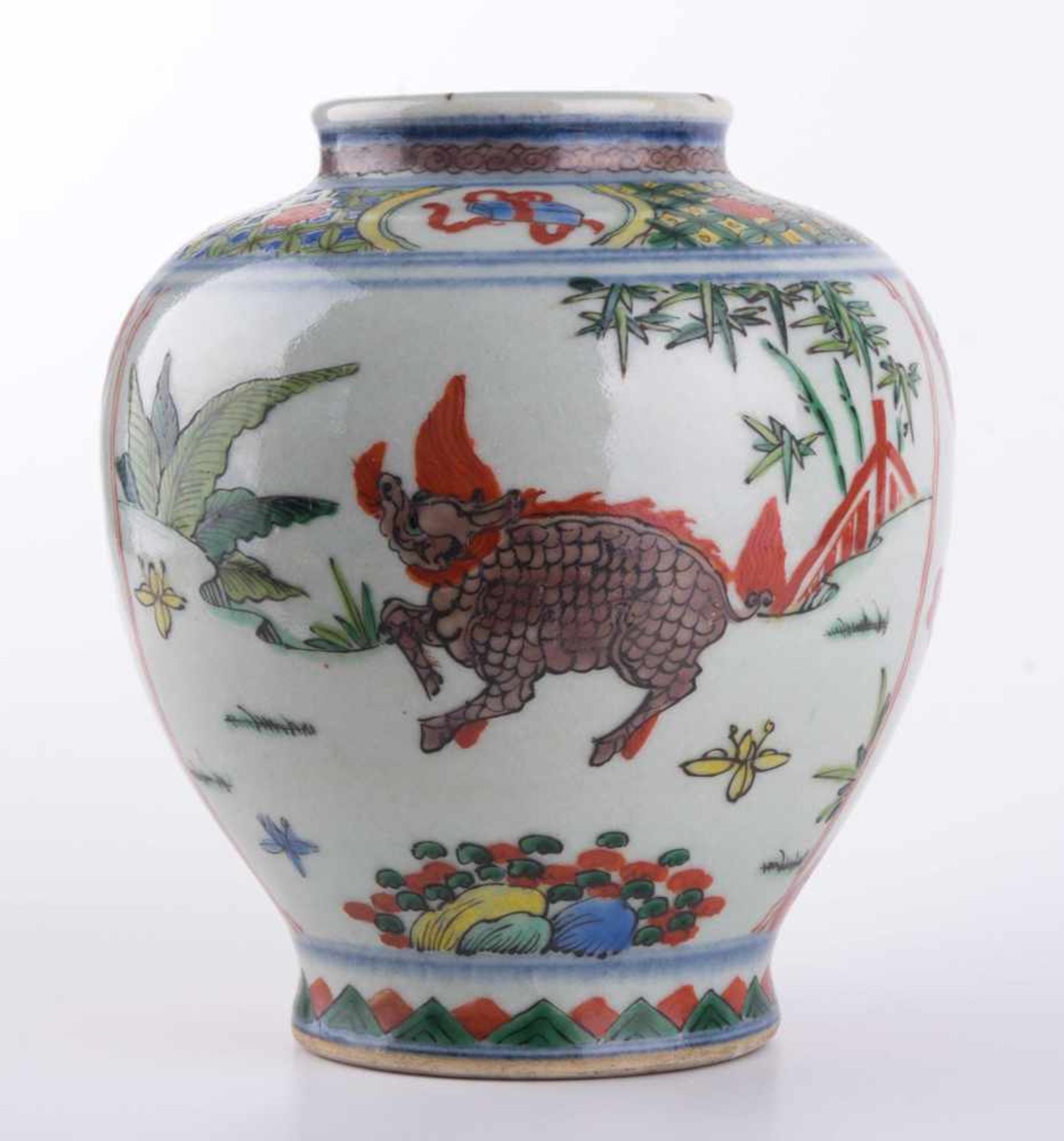 Vase China 19./20. Jhd. ? umlaufend reliefierter floraler-, Ornament- und Landschaftsdekor mit - Image 2 of 7