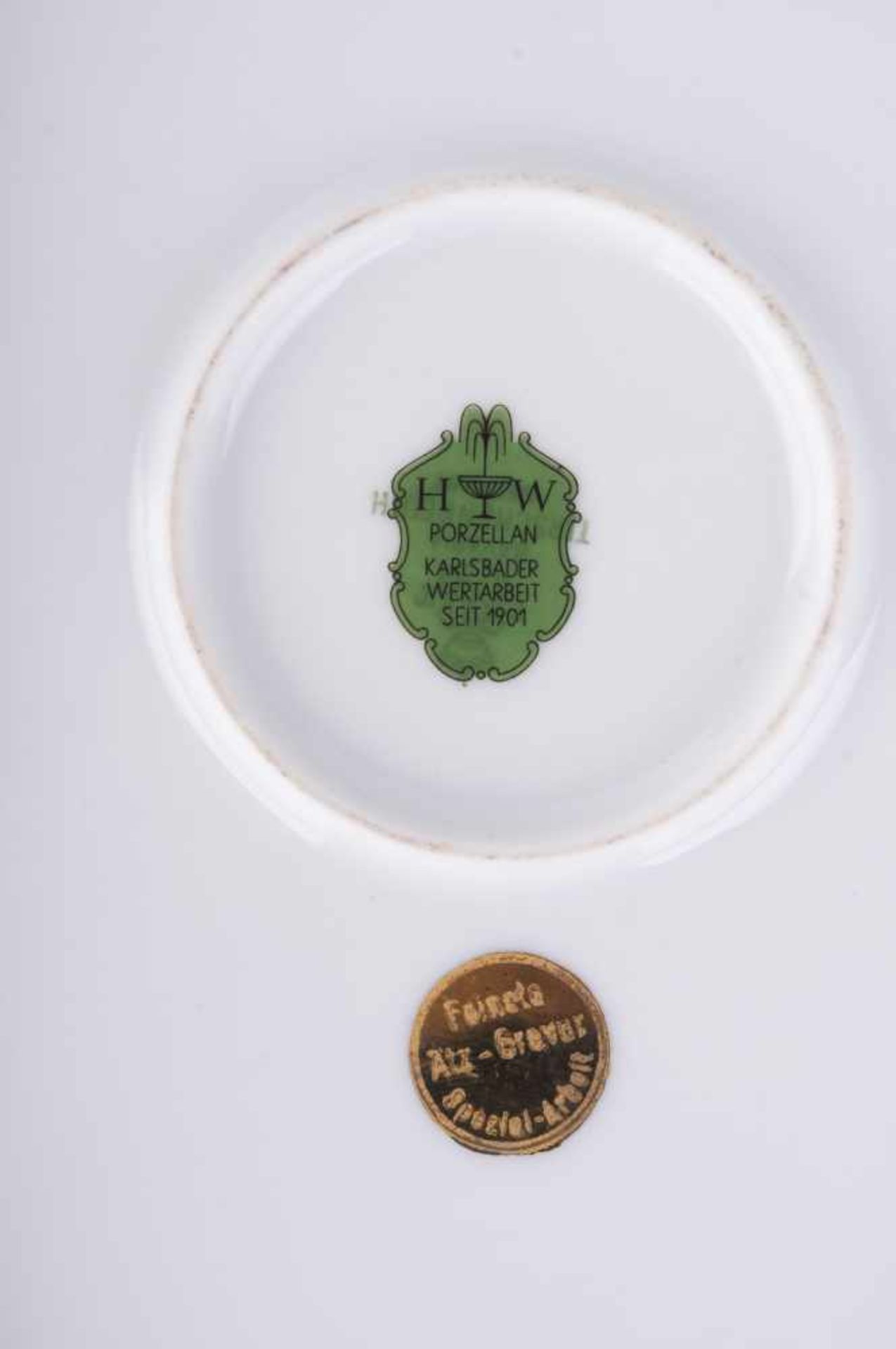 Porzellanplatte Karlsbad Runde Porzellanplatte mit Griffen, Grundfarbe Magenta, reiche, filigrane - Bild 8 aus 9