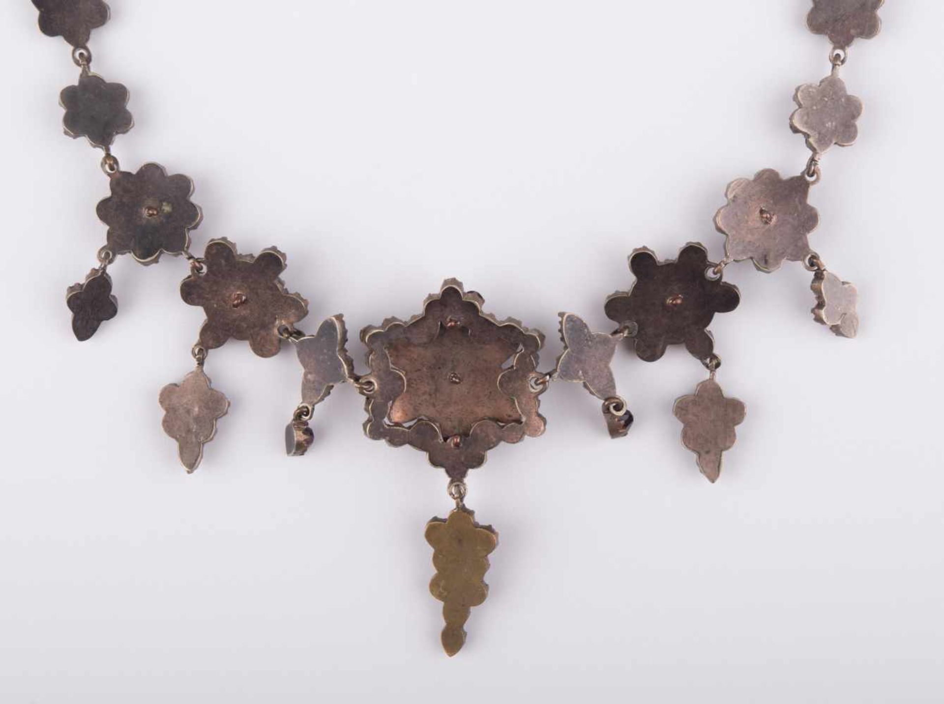 Granatcollier Böhmen um 1900 / Garnet necklace, Bohemia about 1900 L: ca. 48 cm - Bild 7 aus 8