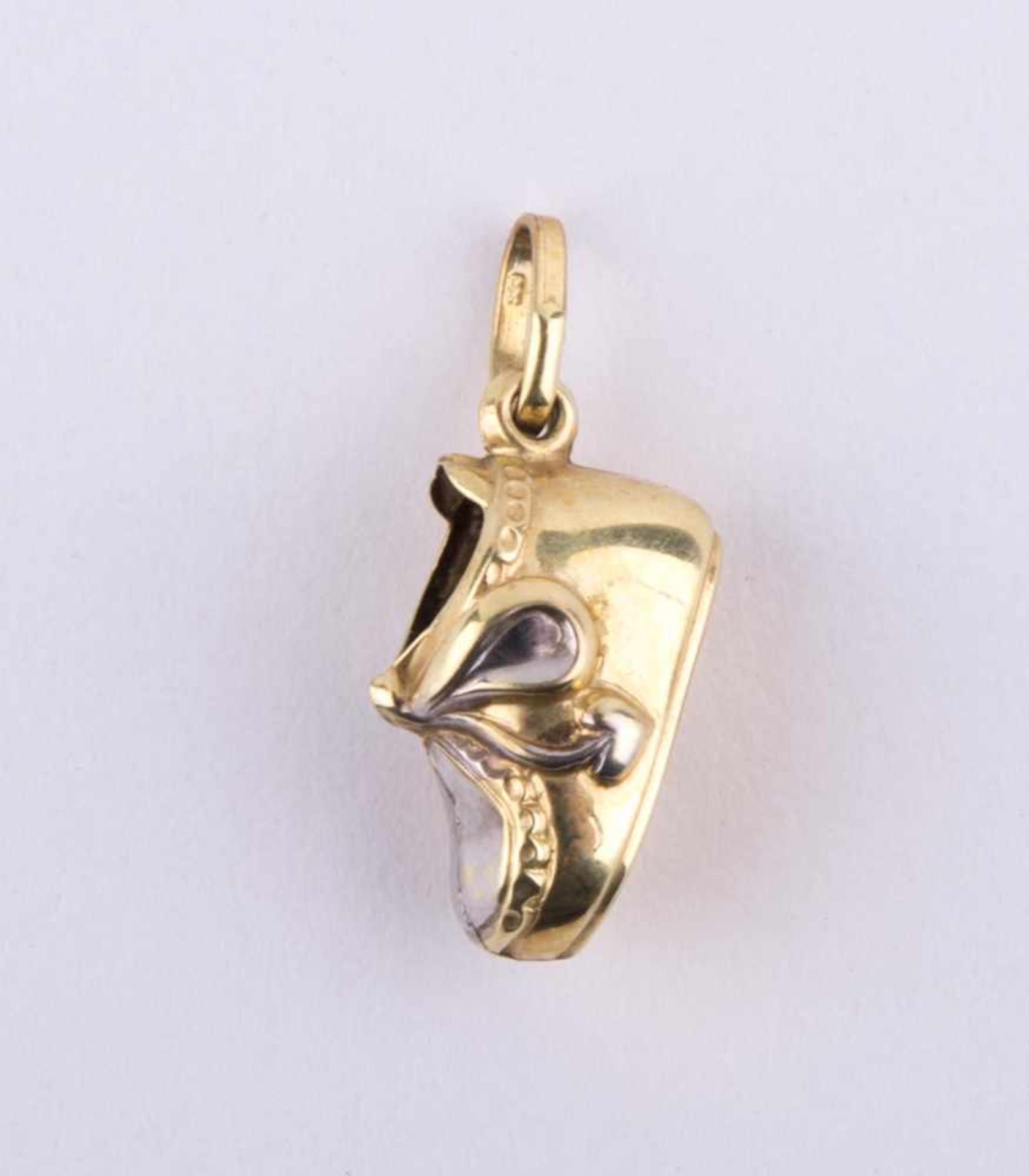 Anhänger als Schuh / Gold pendant made as a shoe GG 333/000, L: ca. 12 mm, Gewicht ca. 0,4 g.