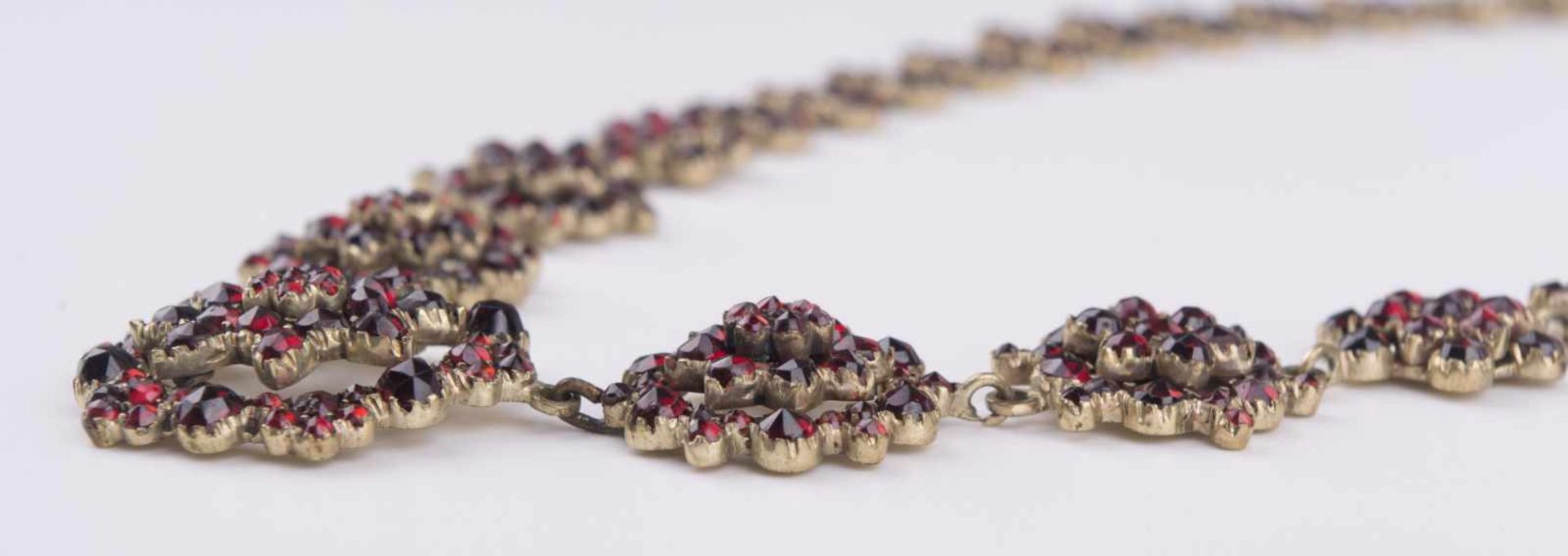 Granatcollier Böhmen um 1900 / Garnet necklace, Bohemia about 1900 L: ca. 50 cm - Bild 6 aus 10