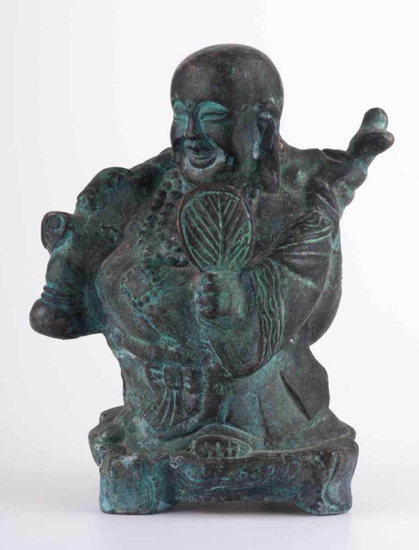 Buddha China 19./20. Jhd. Bronze, grüne Patina, H: ca. 18,5 cm