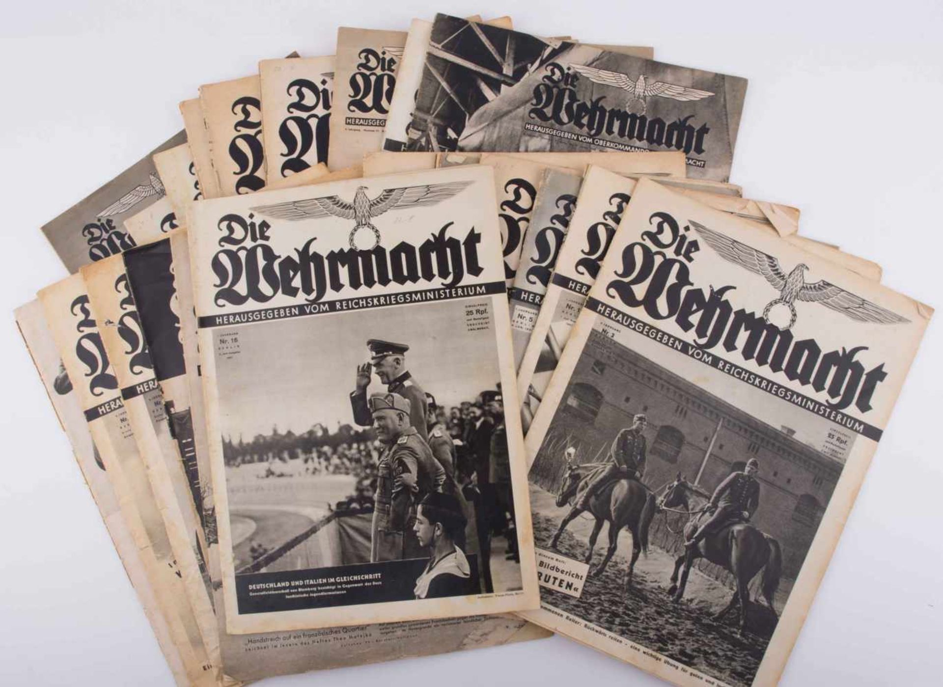 Kovolut "Die Wehrmacht" 24 Hefte, unterschiedliche Erhaltung, überwiegend gut erhalten - Bild 2 aus 4