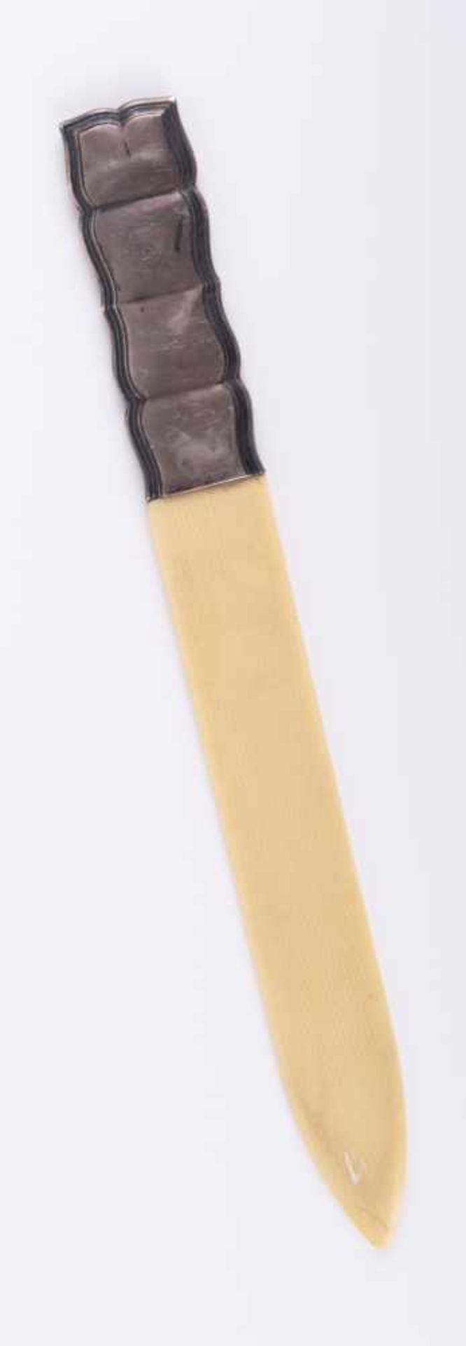Brieföffner 19. Jhd. / Letter opener, 19th century Silbergriff 830/000 mit Bakelitschneide, gepunzt, - Bild 2 aus 8
