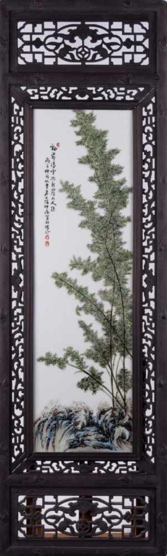 Porzellanbild China / Porcelain picture, China bemalt mit floralem Dekor, mit Schriftzeichen und