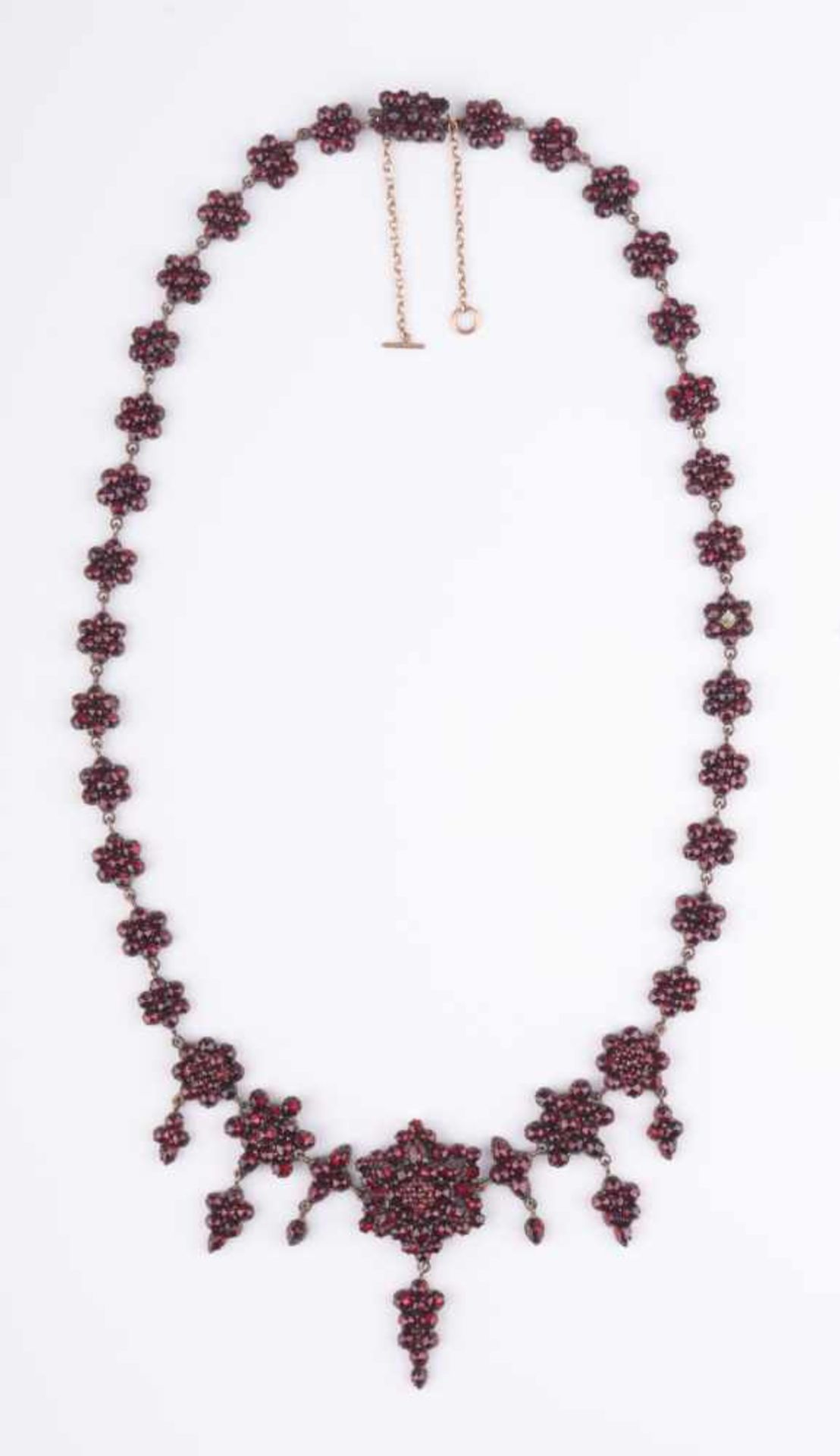 Granatcollier Böhmen um 1900 / Garnet necklace, Bohemia about 1900 L: ca. 48 cm - Bild 4 aus 8