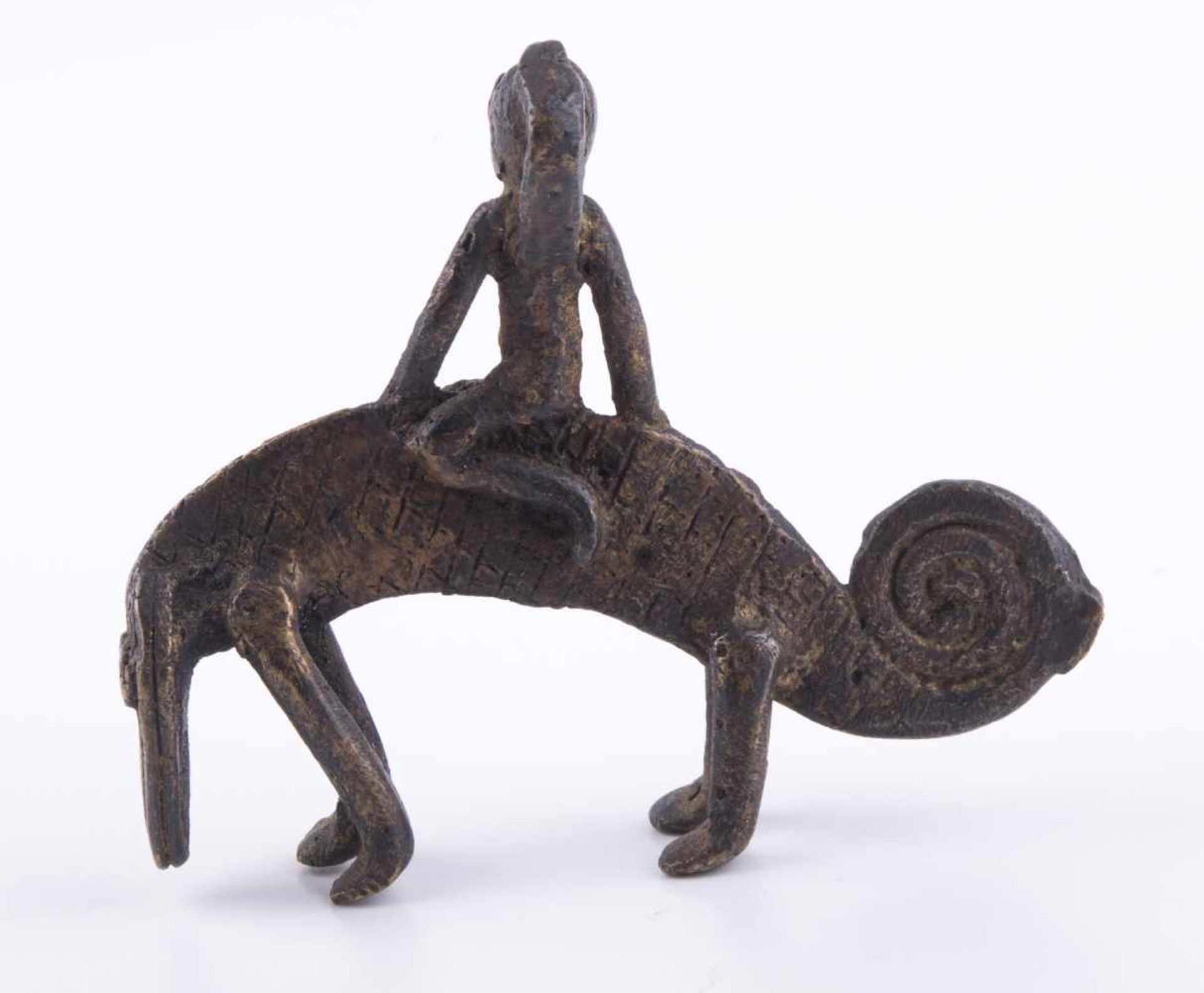 Ashanti Figur Afrika um 1900 / Ashanti figure, Africa about 1900 Goldgewicht, Bronze, 62 mm x 72 mm, - Bild 2 aus 3