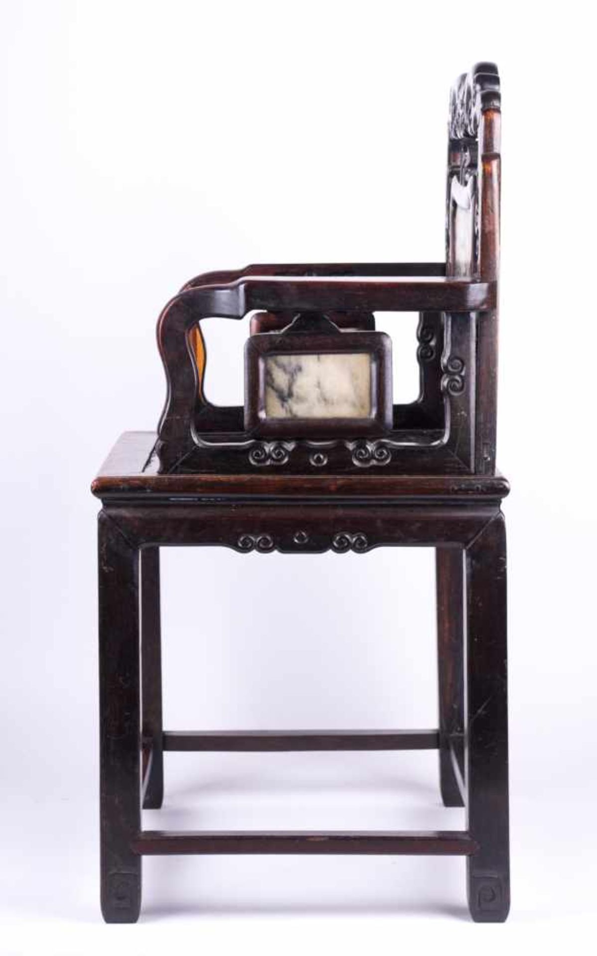 Stuhl China 19. Jhd. / Chair, China 19th century schweres Holz, in Arm- und Rückenlehne sind - Bild 3 aus 4