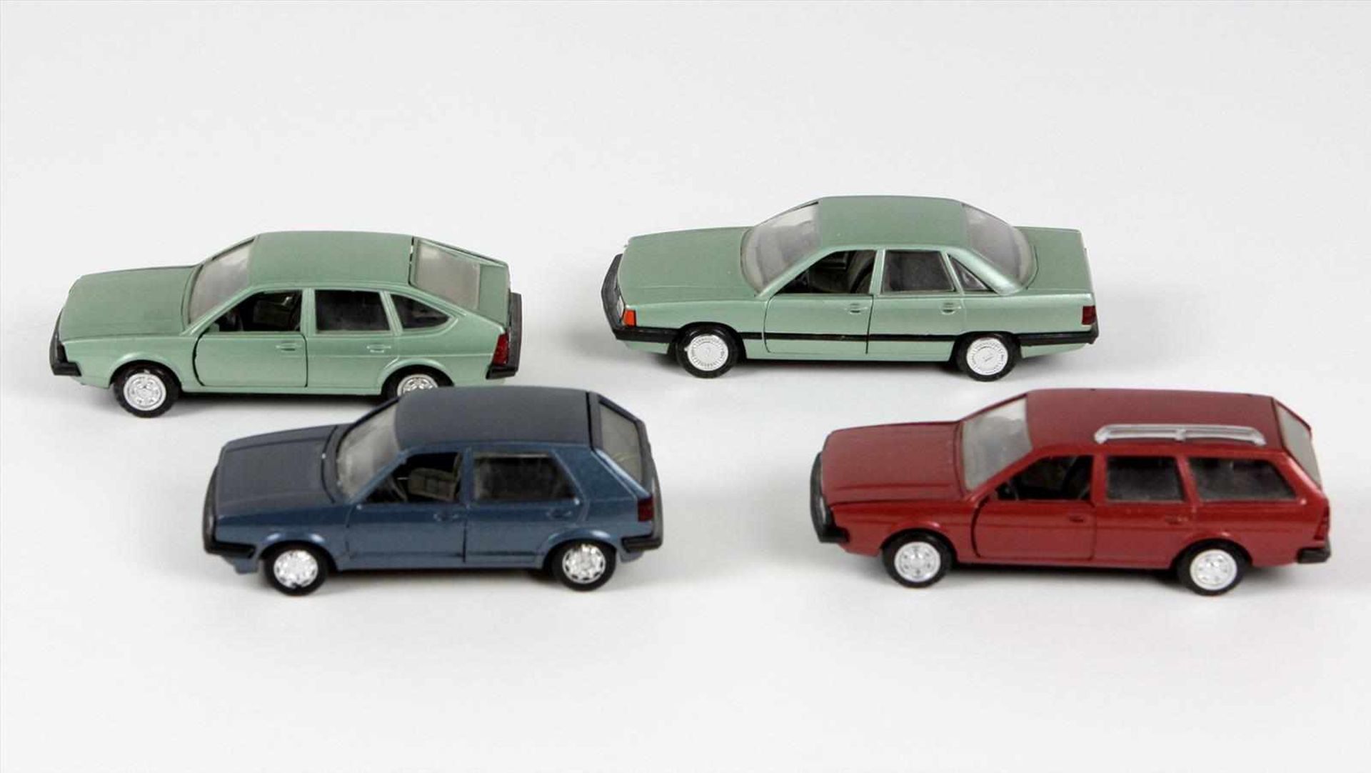 4 Modellautos Conrad u.a. 3 Modellautos gemarkt Conrad, dabei Nr 1010 - VW Passat GLS, Nr. 1011 - VW