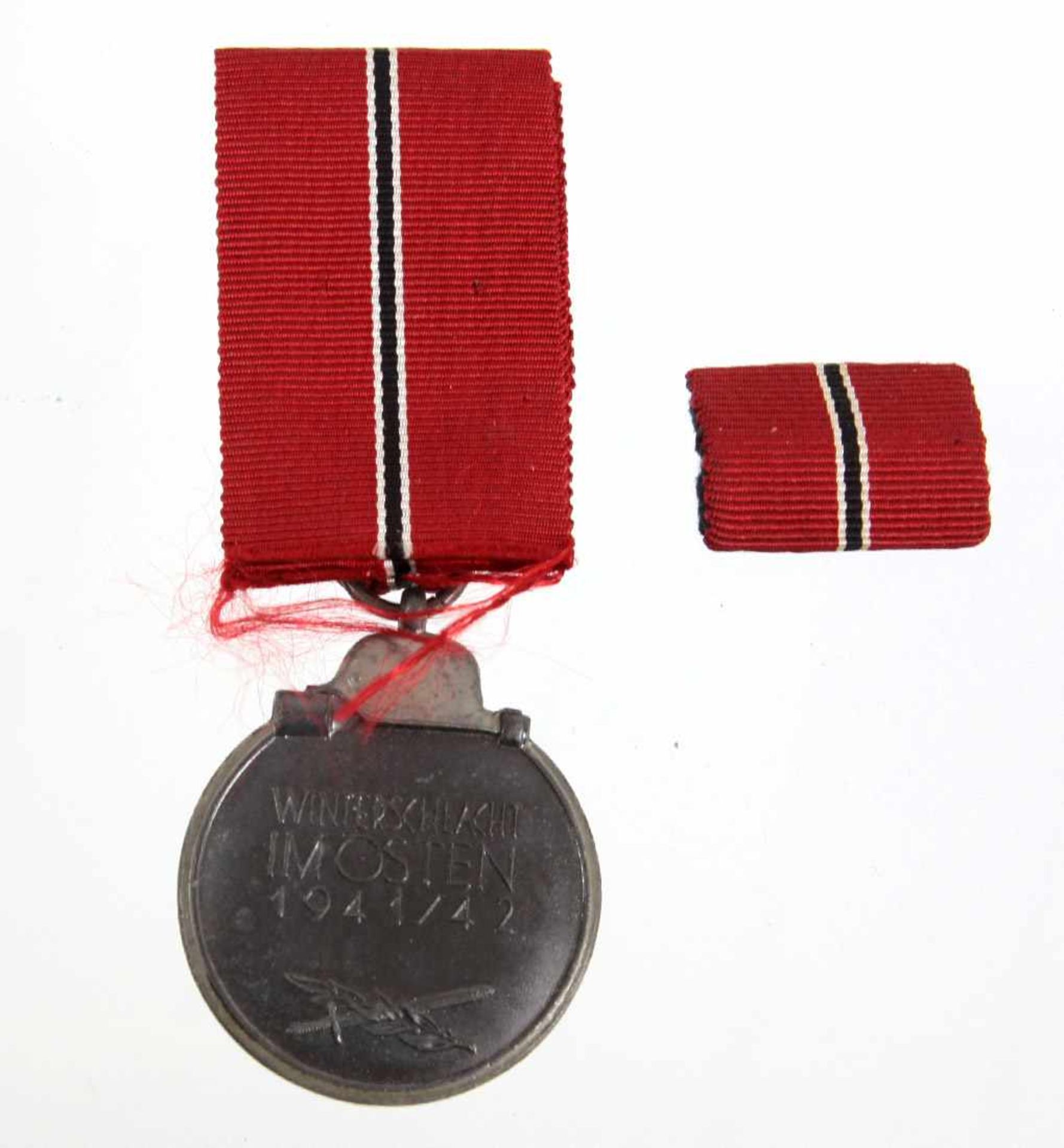 Medaille Winterschlacht im Osten 1941/42 sogn. *Ostmedaille* in dunkel brünnierter Ausführung mit