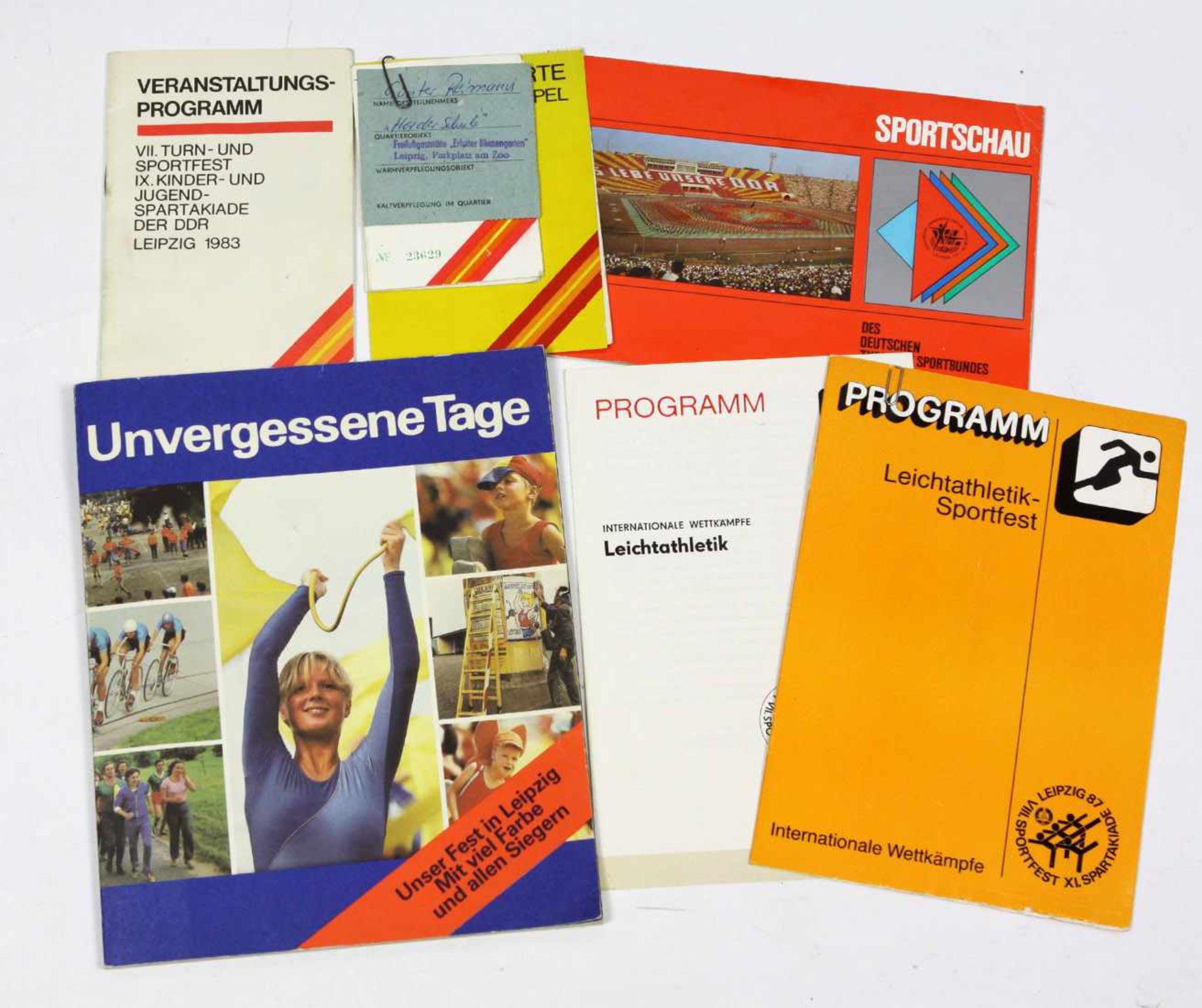 Sportfest der DDR u.a. Posten Programmhefte, dabei *Unvergessene Tage* Unser Fest in Leipzig,