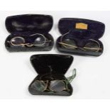 3 Sehhilfen dabei 2 Nickelbrillen mit schwarzem Hornrahmen (1 Bügel lose) sowie rahmenloser