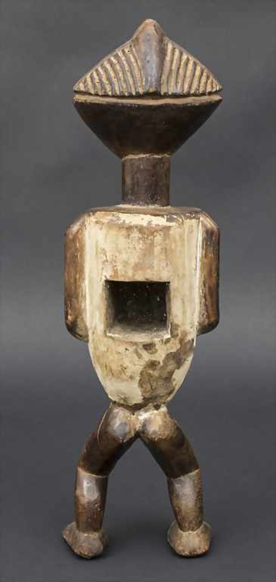 Reliquiarfigur / A Figurine, Ambete, Gabun Material: Holz, Körper und Gesicht mit Kaolin bemalt, - Bild 3 aus 3