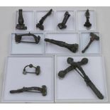 Lot 2 keltische und 8 römische Fibeln / A Lot of 8 Roman and 2 Celtic Fibulae darunter keltisch: