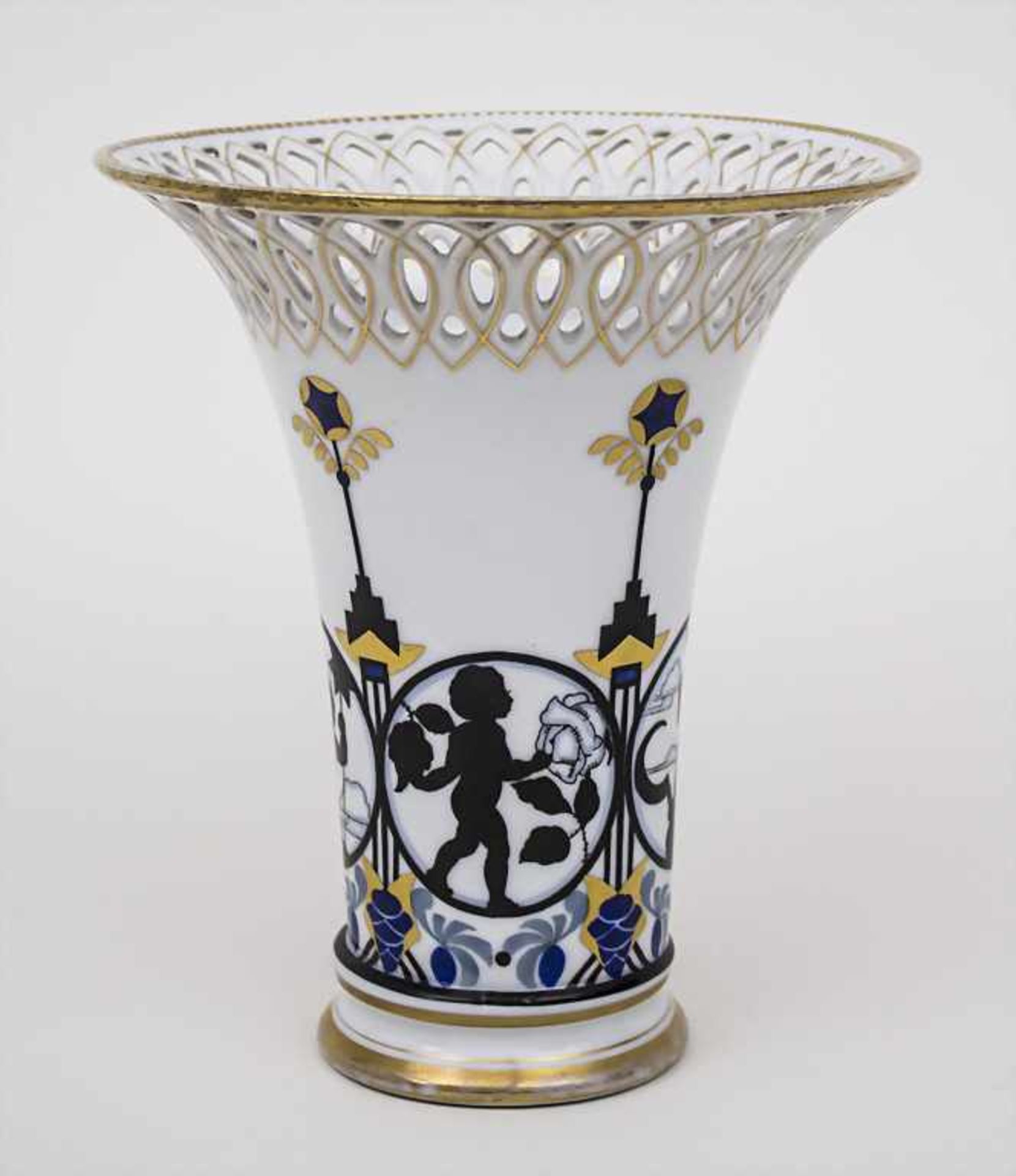 Vase mit Scherenschnittdekor '4 Jahreszeiten' / A Vase '4 Seasons', Arzberg, um 1900 Material: