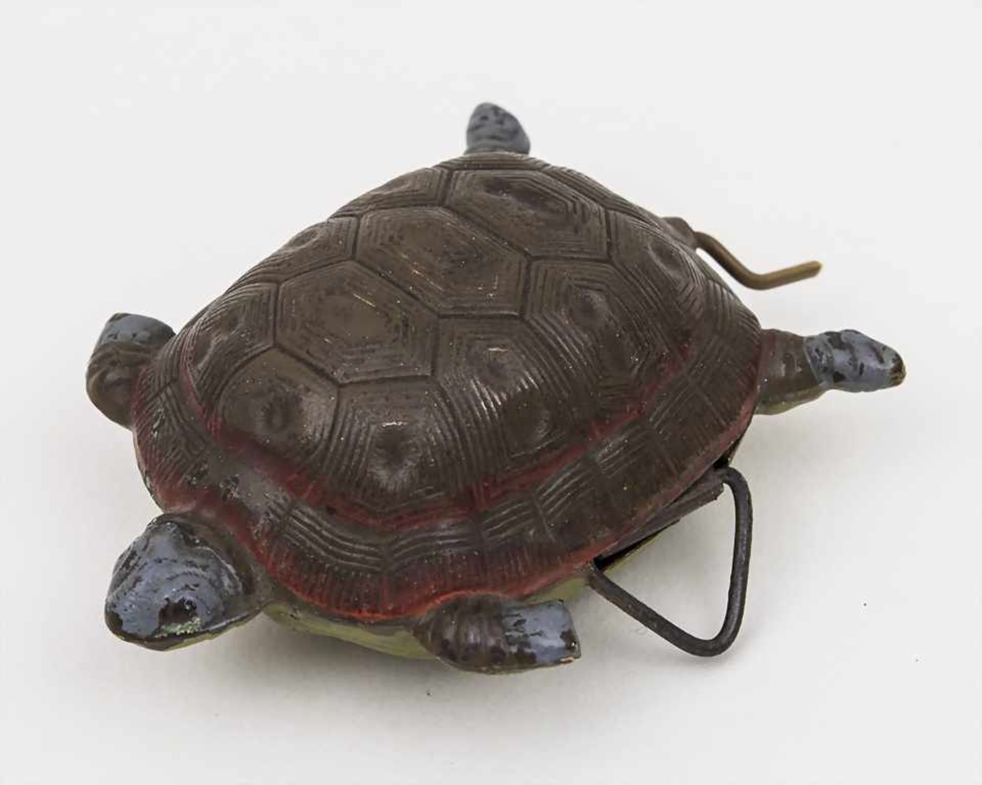 Schildkröte mit Metermaß / A Turtle With Tape Measure, um 1900 Material: Metall, farbig gefasst, - Bild 2 aus 3