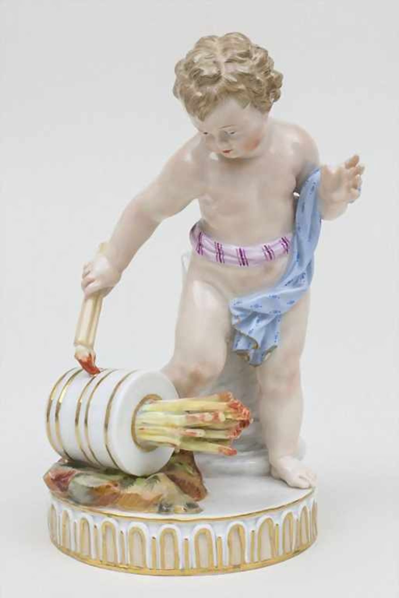 Putto mit Lunte / A Boy With A Fuze, Meissen, ca. 1860 Material: Porzellan, bemalt und glasiert,