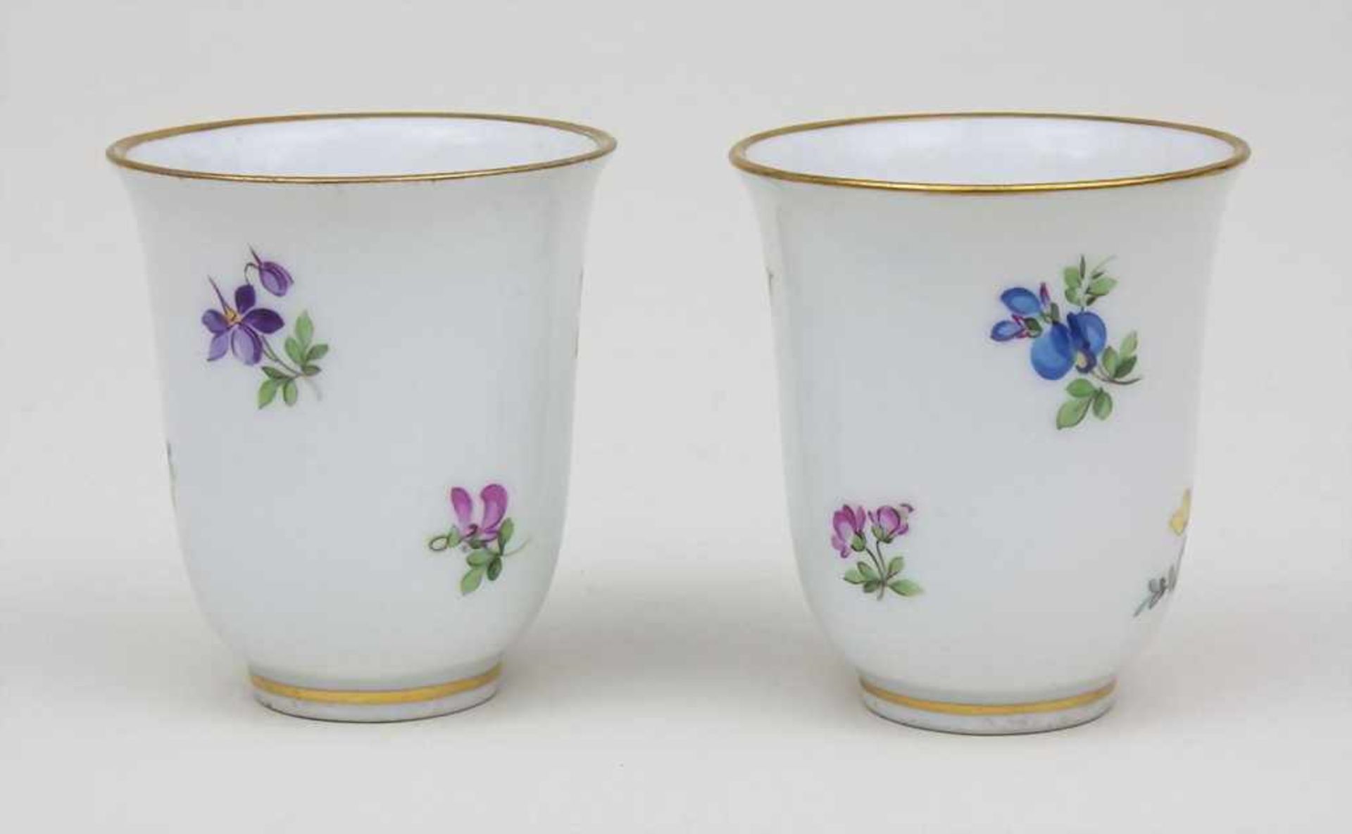 Paar Becher / A Pair Of Beaker, Meissen, um 1900 Material: Porzellan, bemalt u. glasiert,Marke: