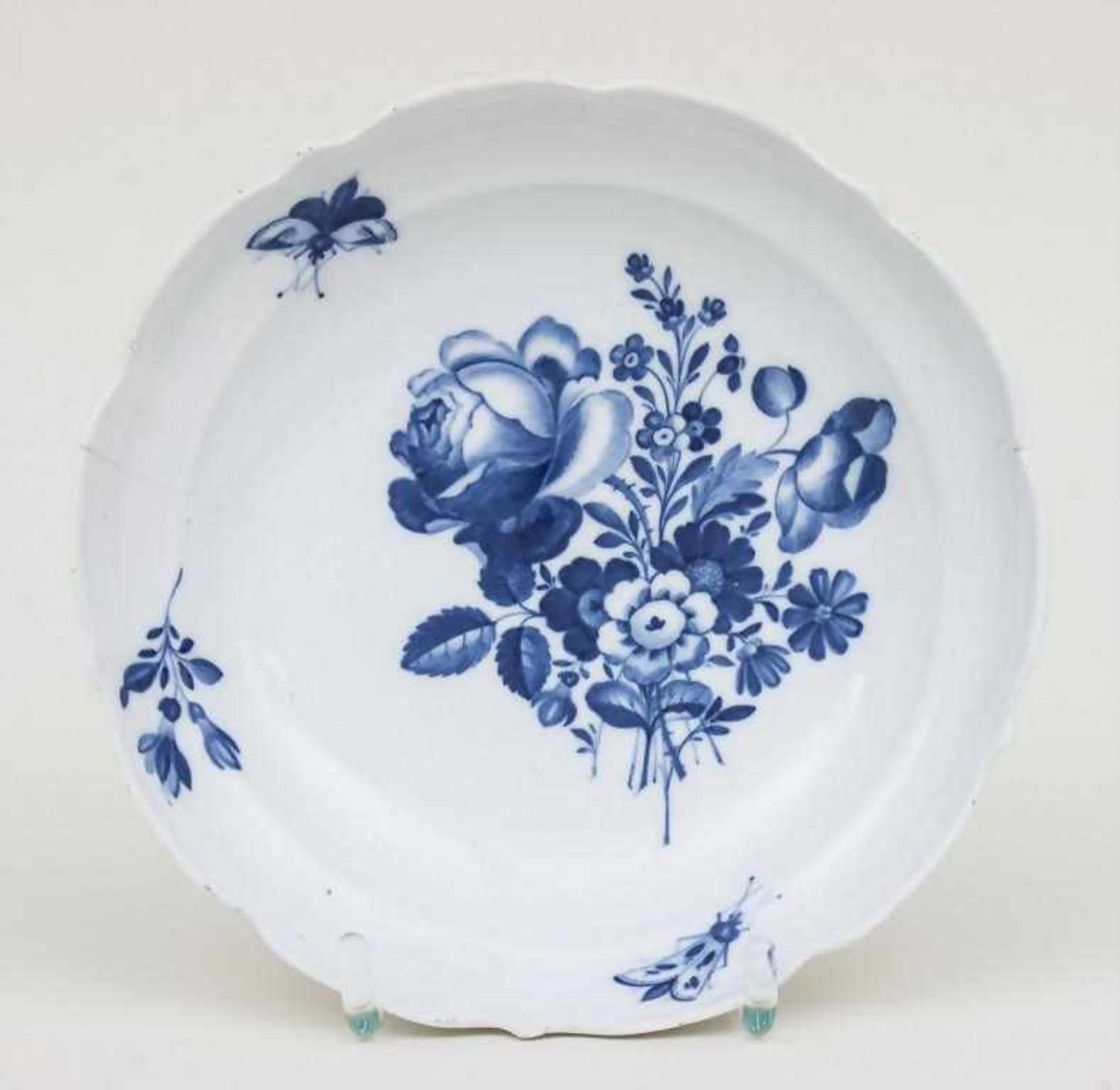 Frühe Schale mit Blaumalerei / An Early Bowl 'Aquatinta', Meissen, ca. 1750 Material: Porzellan,