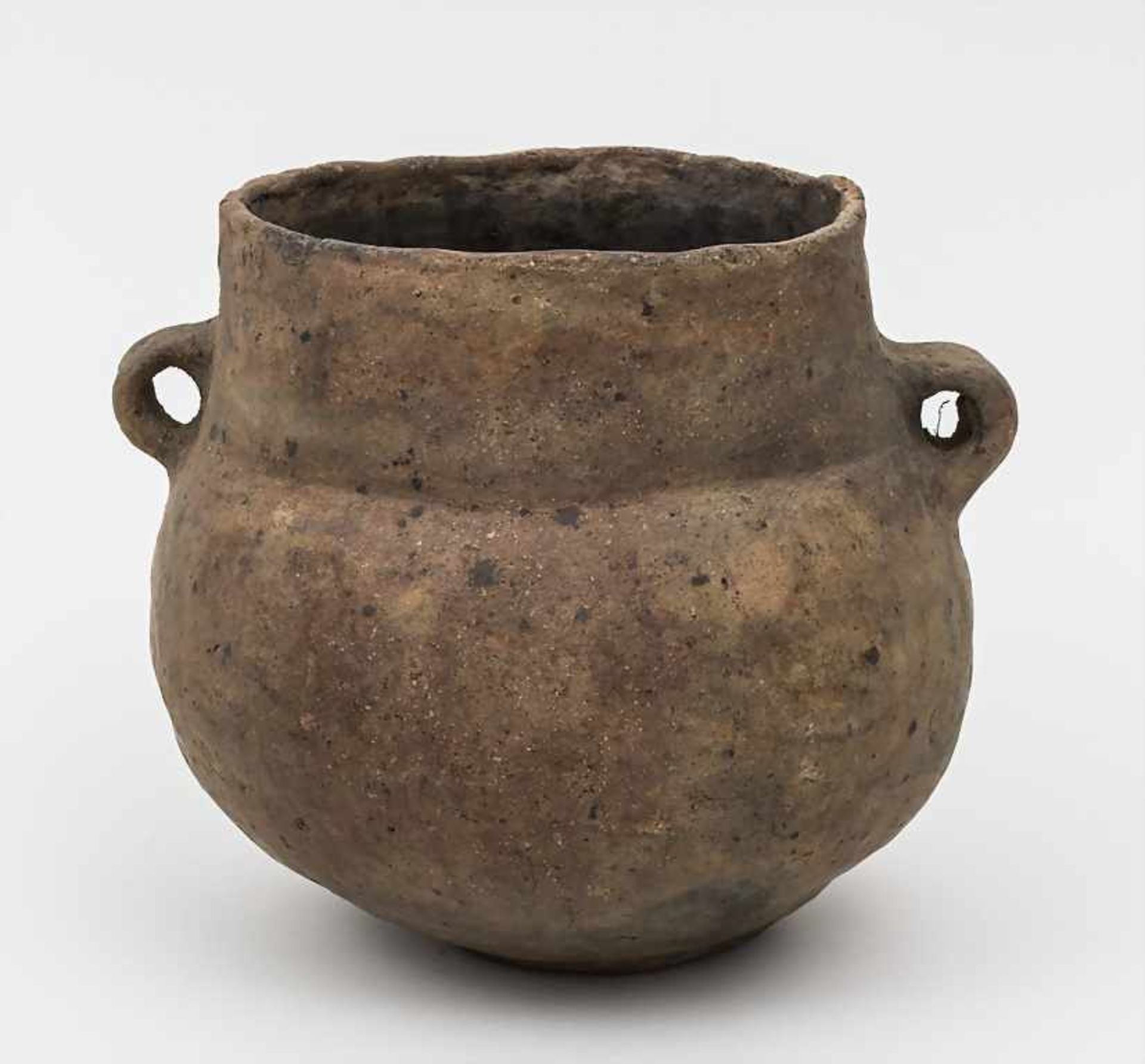 Bronzezeit-Doppelösengefäß / Bronze Age Pot aus der Lauitzer Kultur (900-500 v. Chr.), brauner