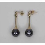 Paar Hämatit-Perlen Ohrstecker / A Pair of Ear Studs with Haematite Beads Material: Gelbgold 585/000