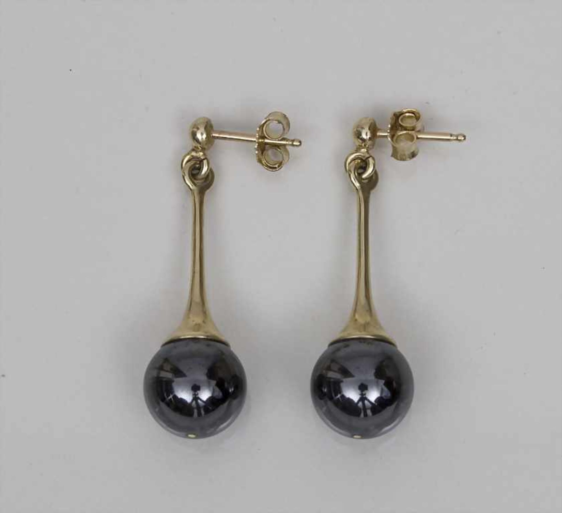 Paar Hämatit-Perlen Ohrstecker / A Pair of Ear Studs with Haematite Beads Material: Gelbgold 585/000