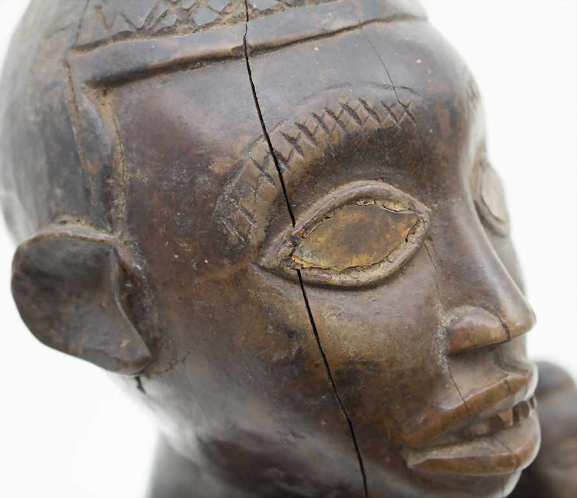 Mutterfigur / A Mother Figurine, Bakongo-Yombe, Kongo Material: Holz mit schöner Gebrauchspatina, - Bild 5 aus 5