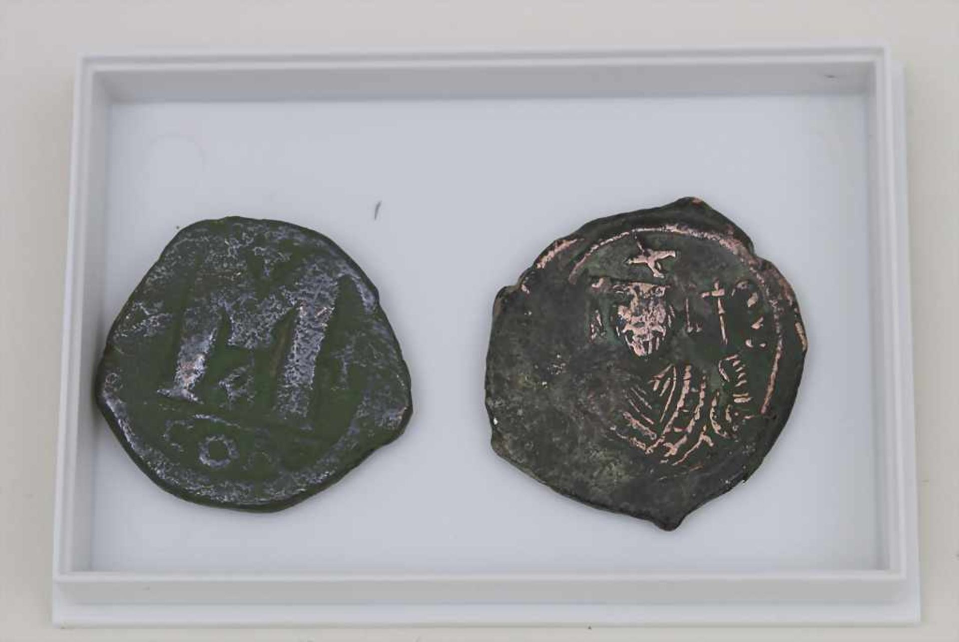 2 byzantinische Münzen / 2 Byzantine Coins Kupfer, D. 3.cm+copper, D. 3 cm