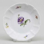 Schälchen mit Blumenmalerei / A Small Bowl With Flowers, Nymphenburg, Anfang 20. Jh. runde Schale